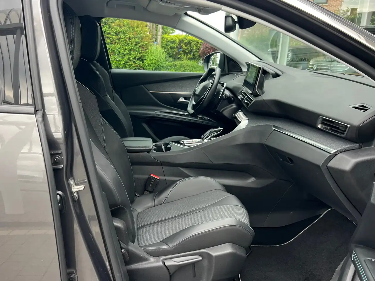 Peugeot 3008 1.5 HDI 130CV ALLURE / BOITE AUTO / GRAND GPS / CARPLAY / CAMERA, миниатюра 17