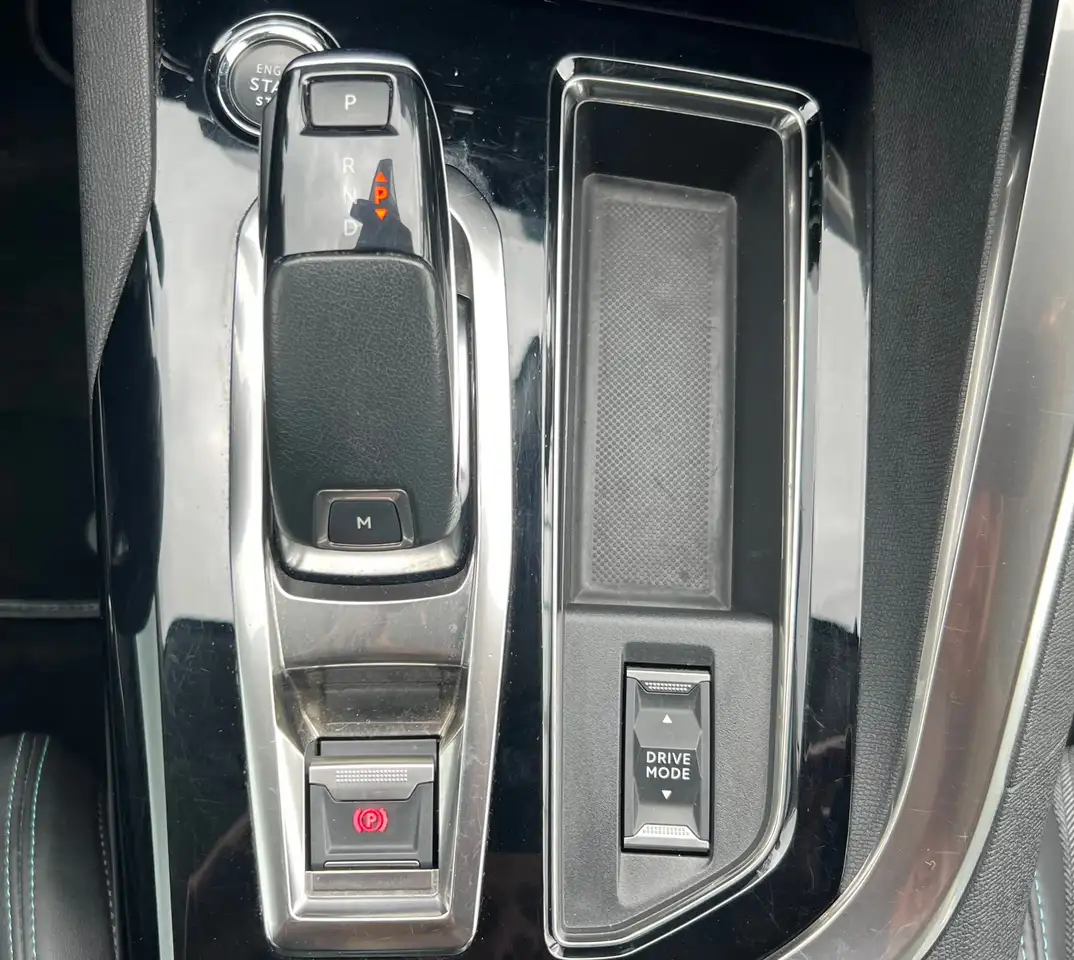 Peugeot 3008 1.5 HDI 130CV ALLURE / BOITE AUTO / GRAND GPS / CARPLAY / CAMERA, миниатюра 24