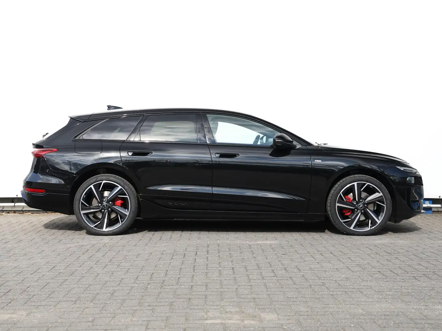 Audi A6 Avant S edition e-tron 83 kWh 210 kW / 286 PK | Op Černá - 2