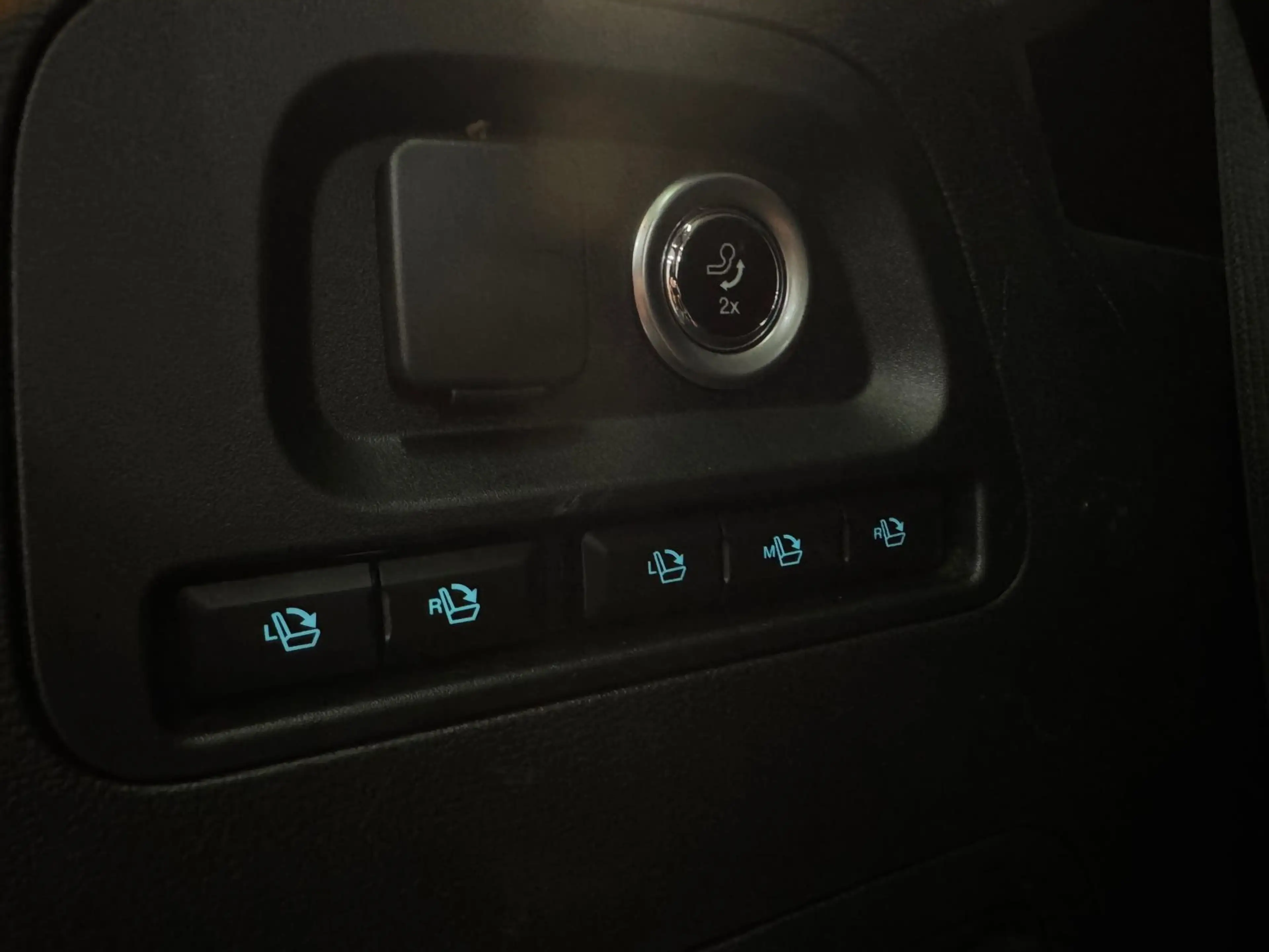 Ford S-Max Titanium AWD Aut./7Sitzer/AHK/LED/U-FREI! — photo 11