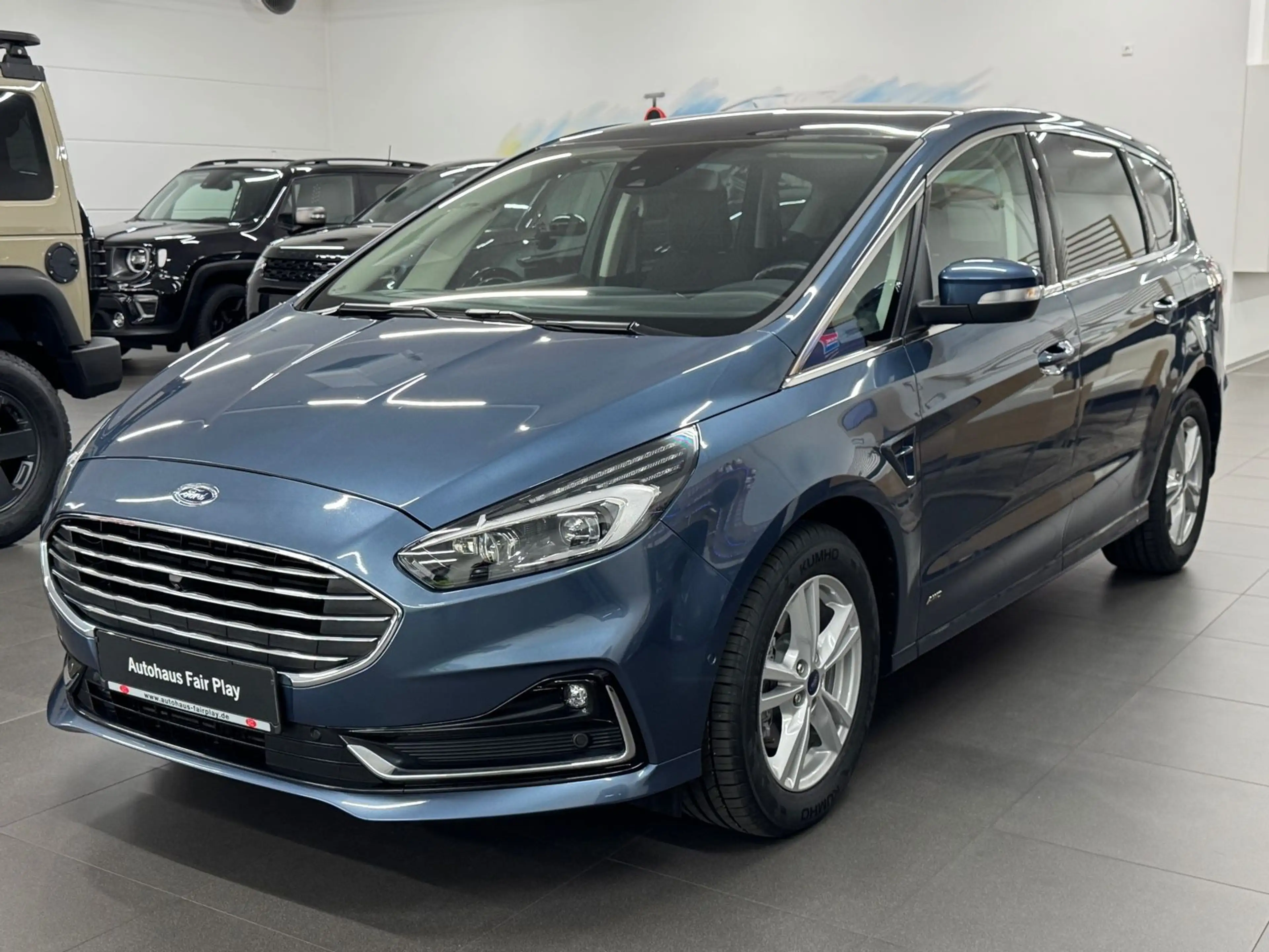 Ford S-Max Titanium AWD Aut./7Sitzer/AHK/LED/U-FREI!