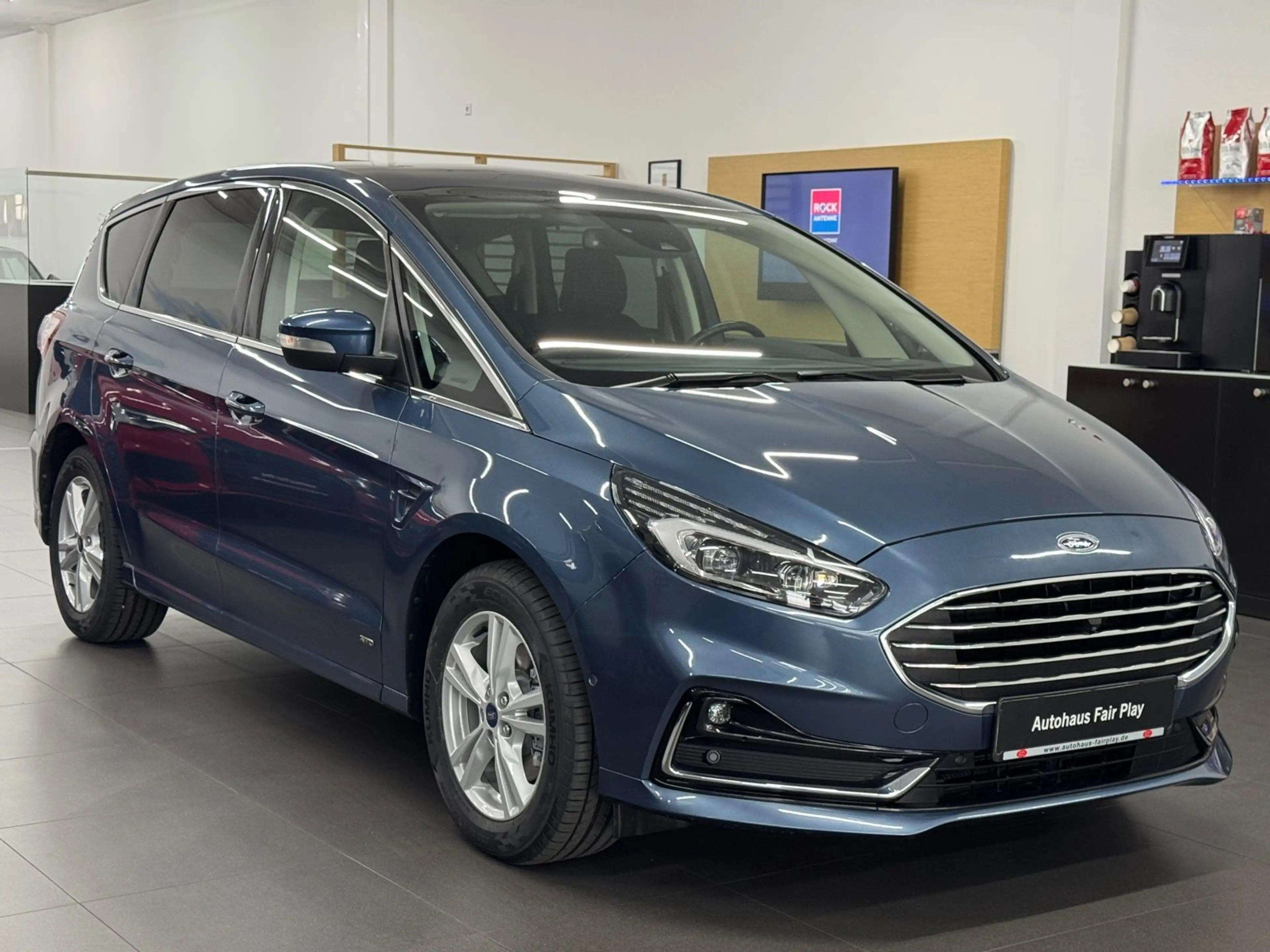 Ford S-Max Titanium AWD Aut./7Sitzer/AHK/LED/U-FREI! — photo 3