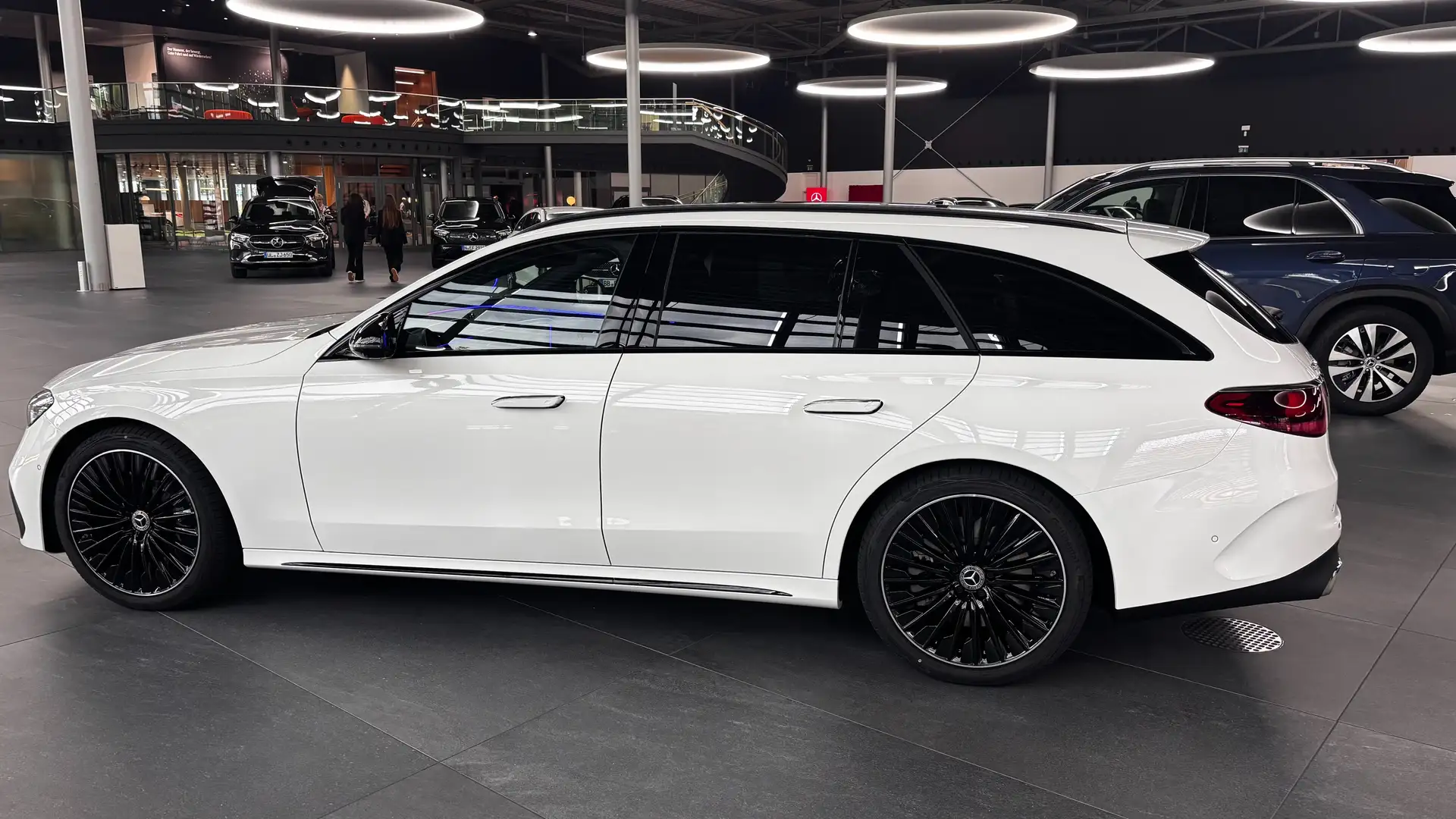 Mercedes-Benz E 450 E 450 d T 4Matic 9G-TRONIC Wit - 2