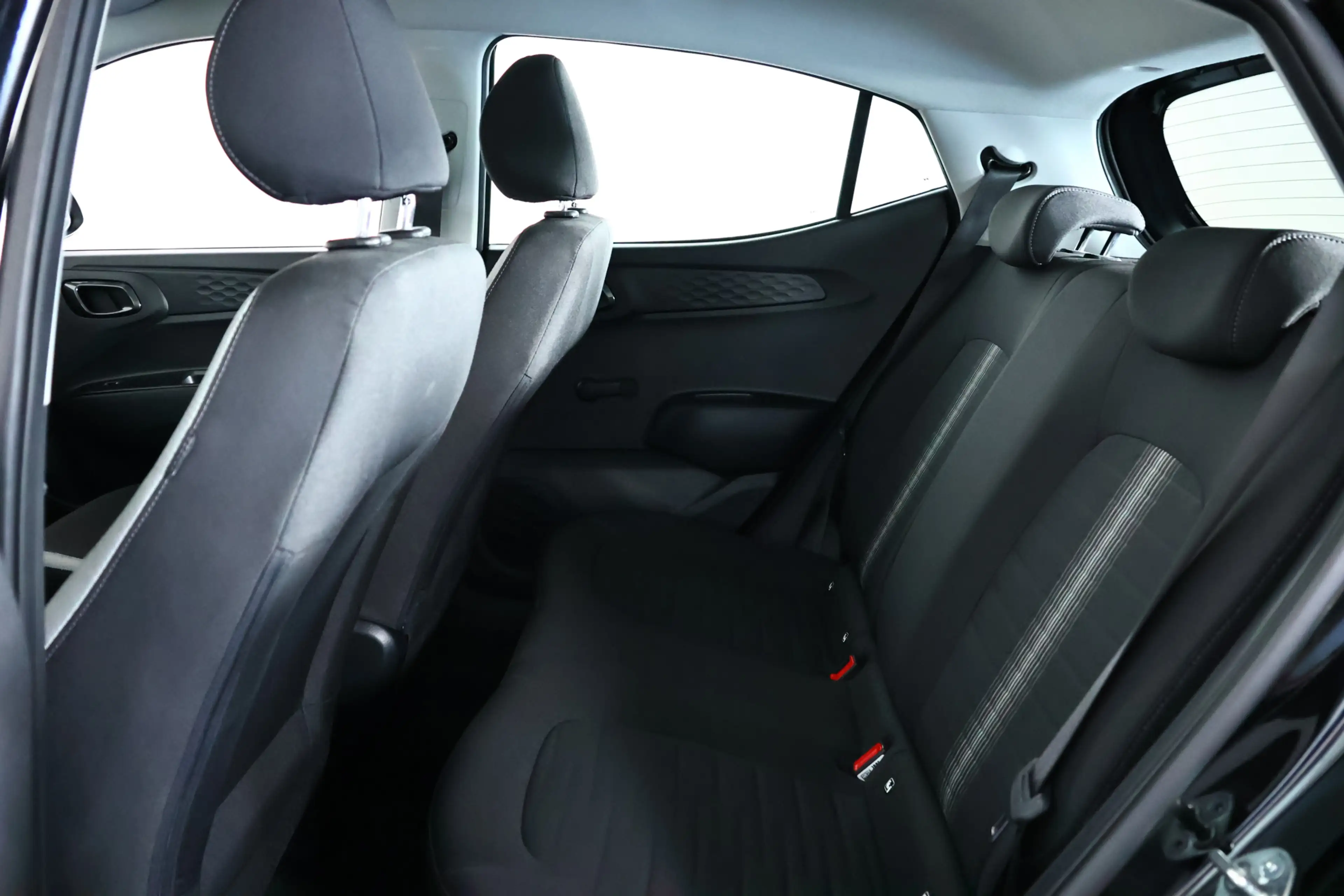Hyundai i10 1.0 Comfort Navi / Cruisecontrol / Carplay / Camer — photo 12