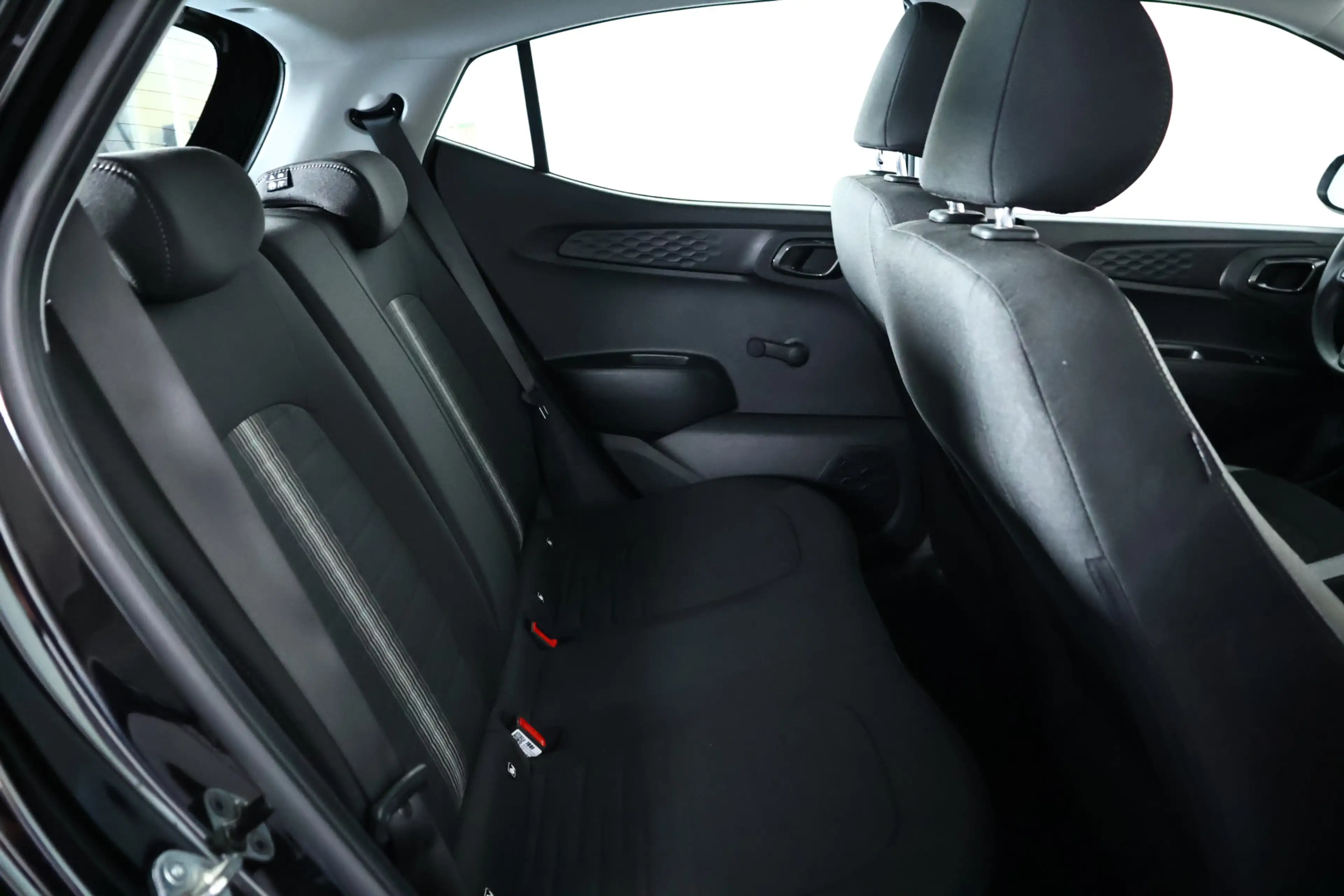 Hyundai i10 1.0 Comfort Navi / Cruisecontrol / Carplay / Camer — photo 13