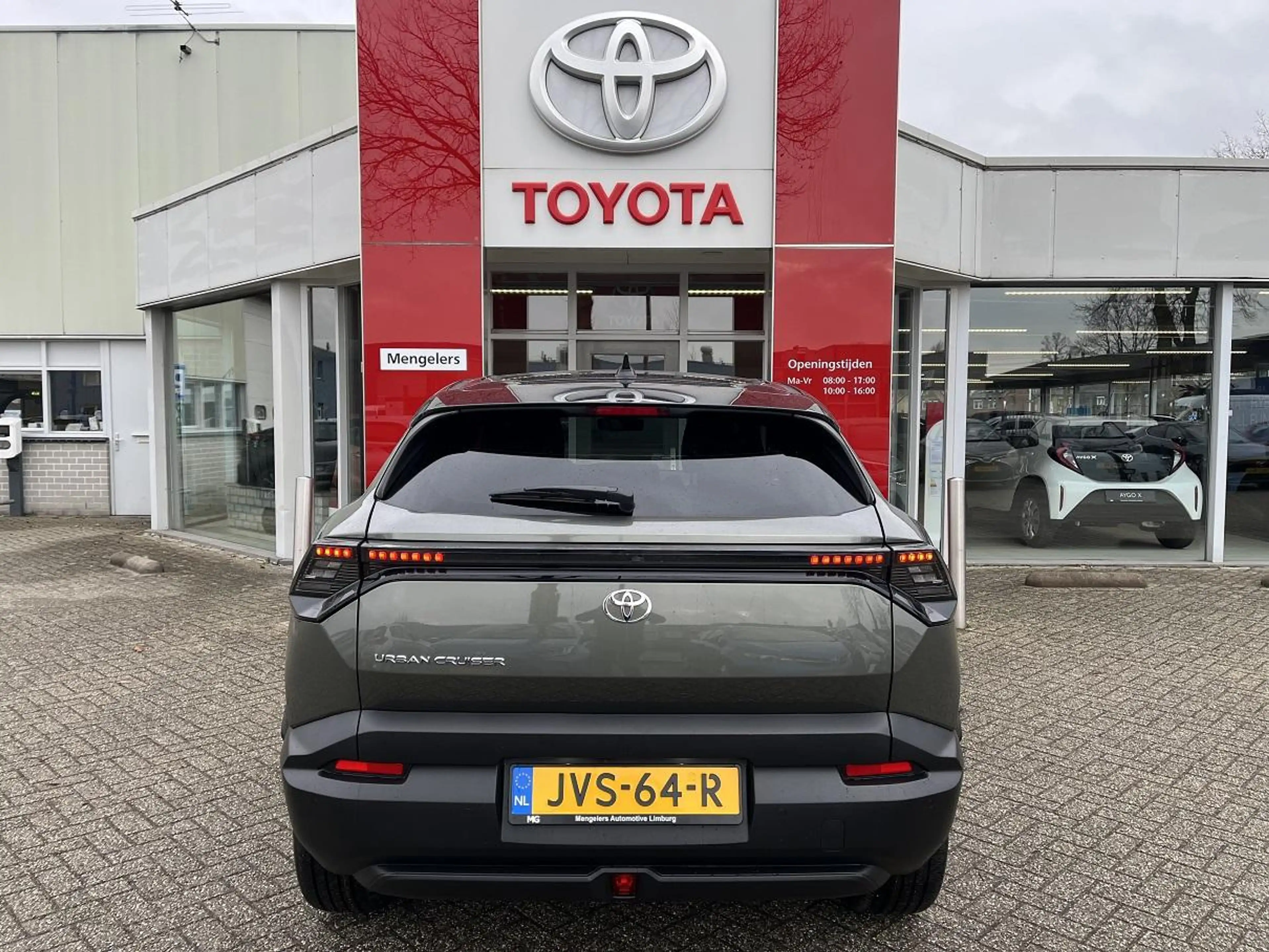 Toyota Urban Cruiser Executive 61 kWh — photo 4