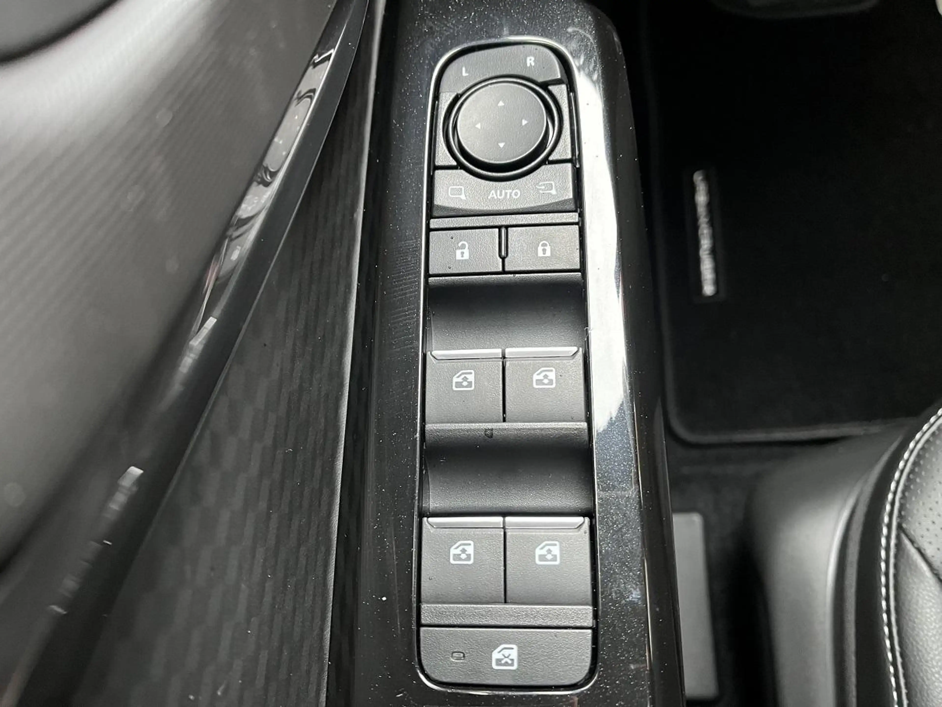 Toyota Urban Cruiser Executive 61 kWh — photo 8