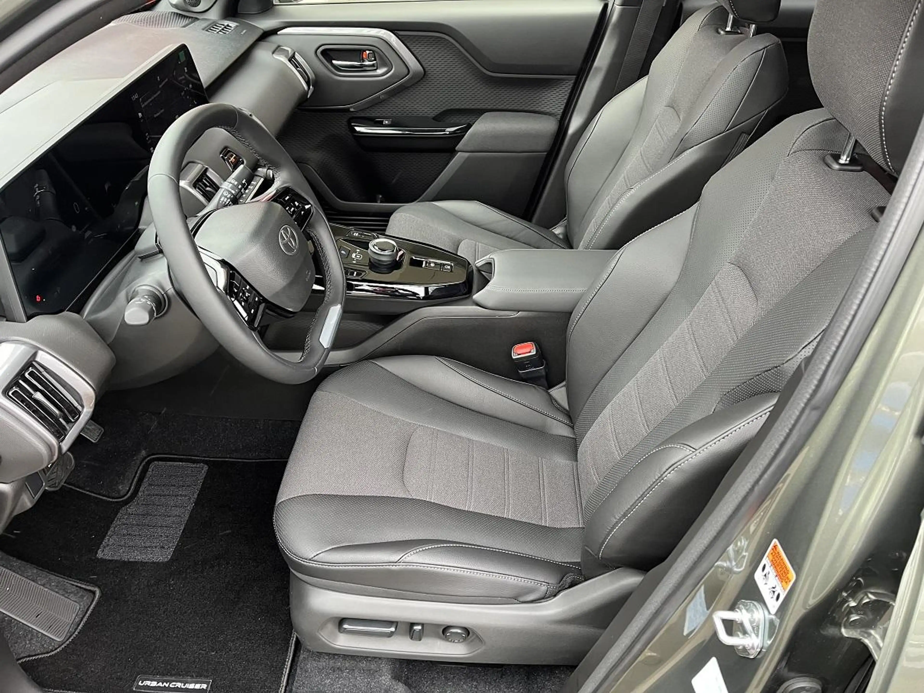 Toyota Urban Cruiser Executive 61 kWh — photo 7