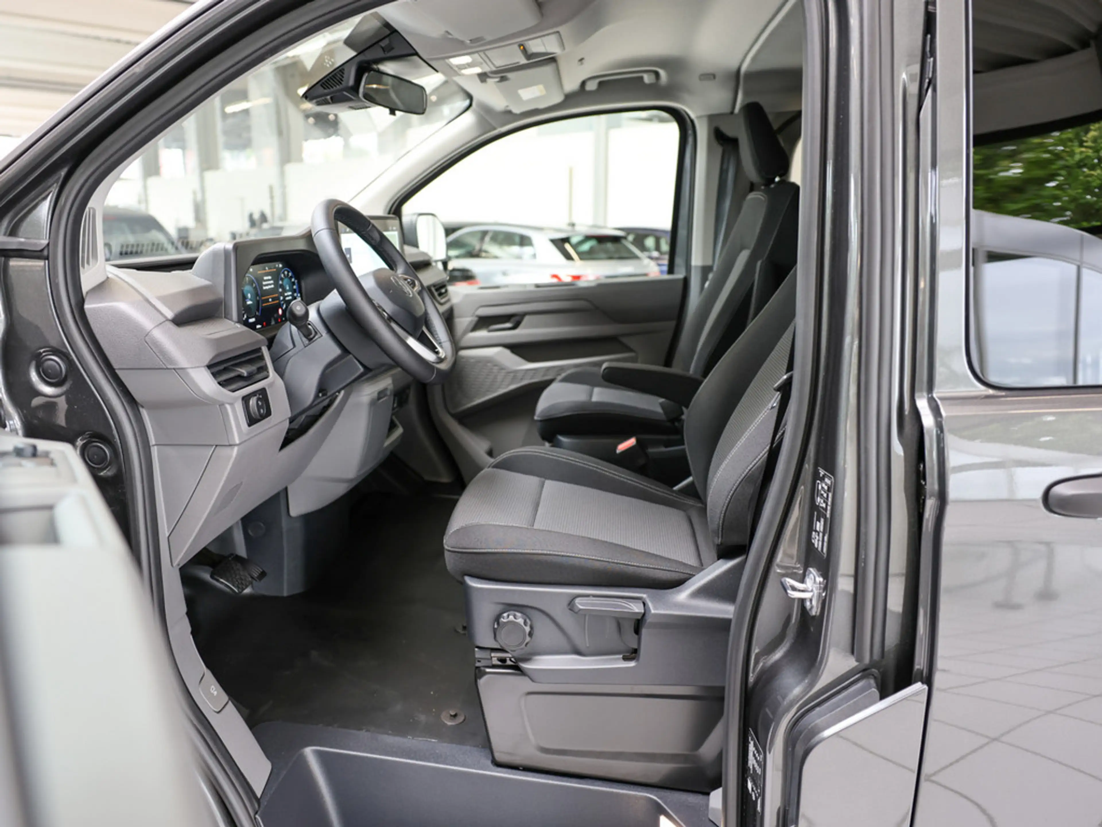 Volkswagen T7 Caravelle 2.0 TDI LR 8 Sitze Autom. ACC BT — photo 13