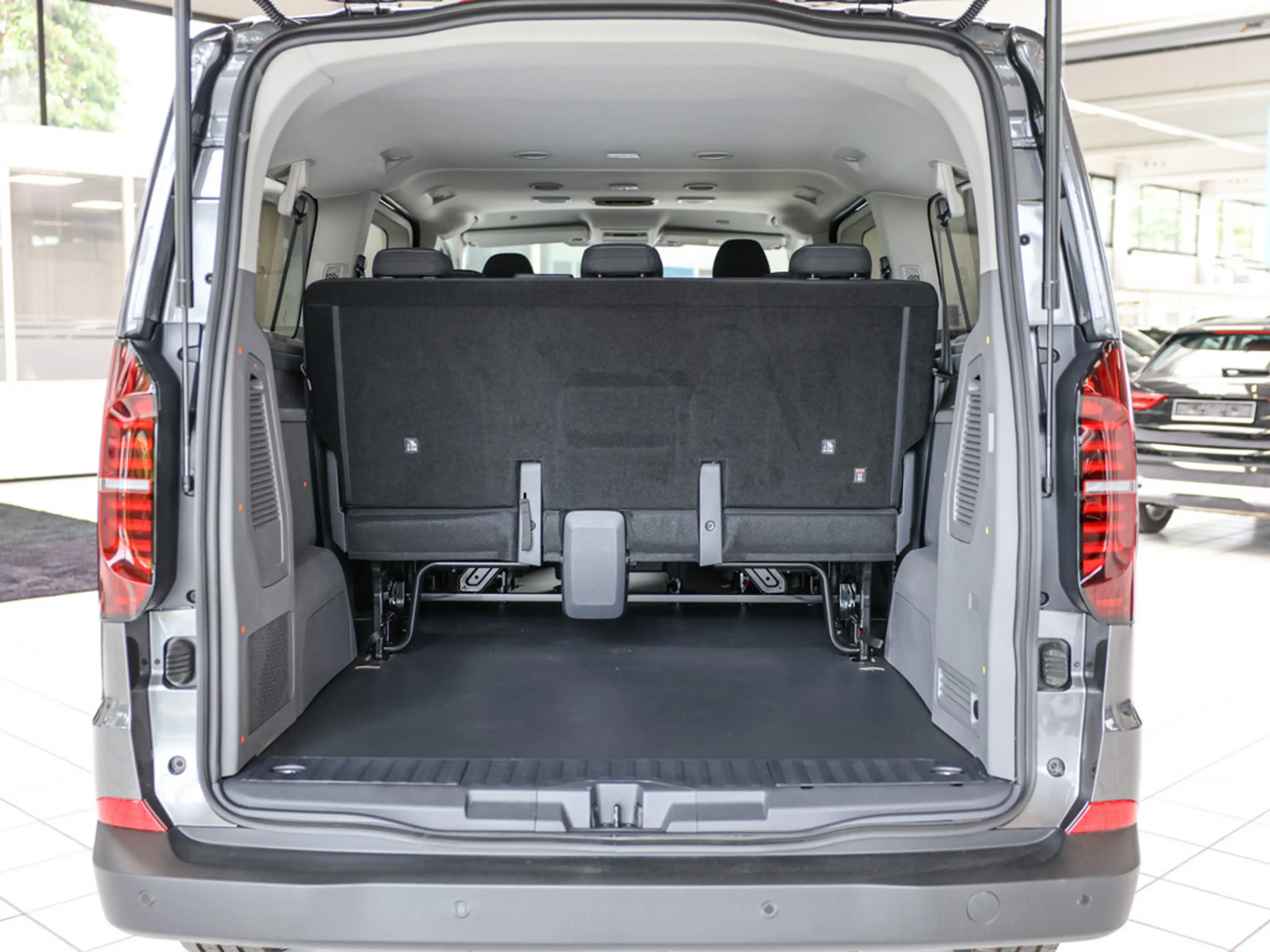 Volkswagen T7 Caravelle 2.0 TDI LR 8 Sitze Autom. ACC BT — photo 31
