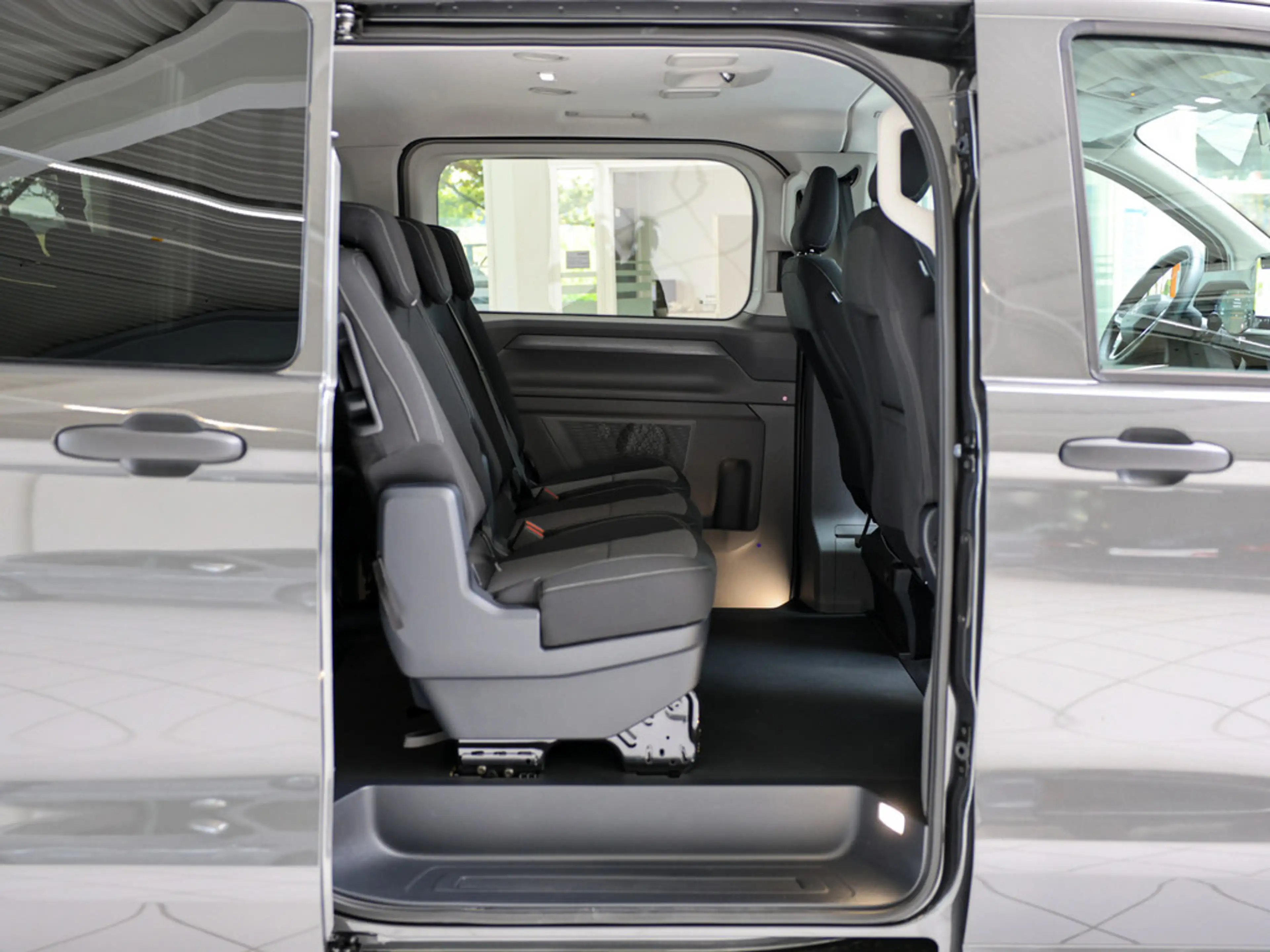 Volkswagen T7 Caravelle 2.0 TDI LR 8 Sitze Autom. ACC BT — photo 9