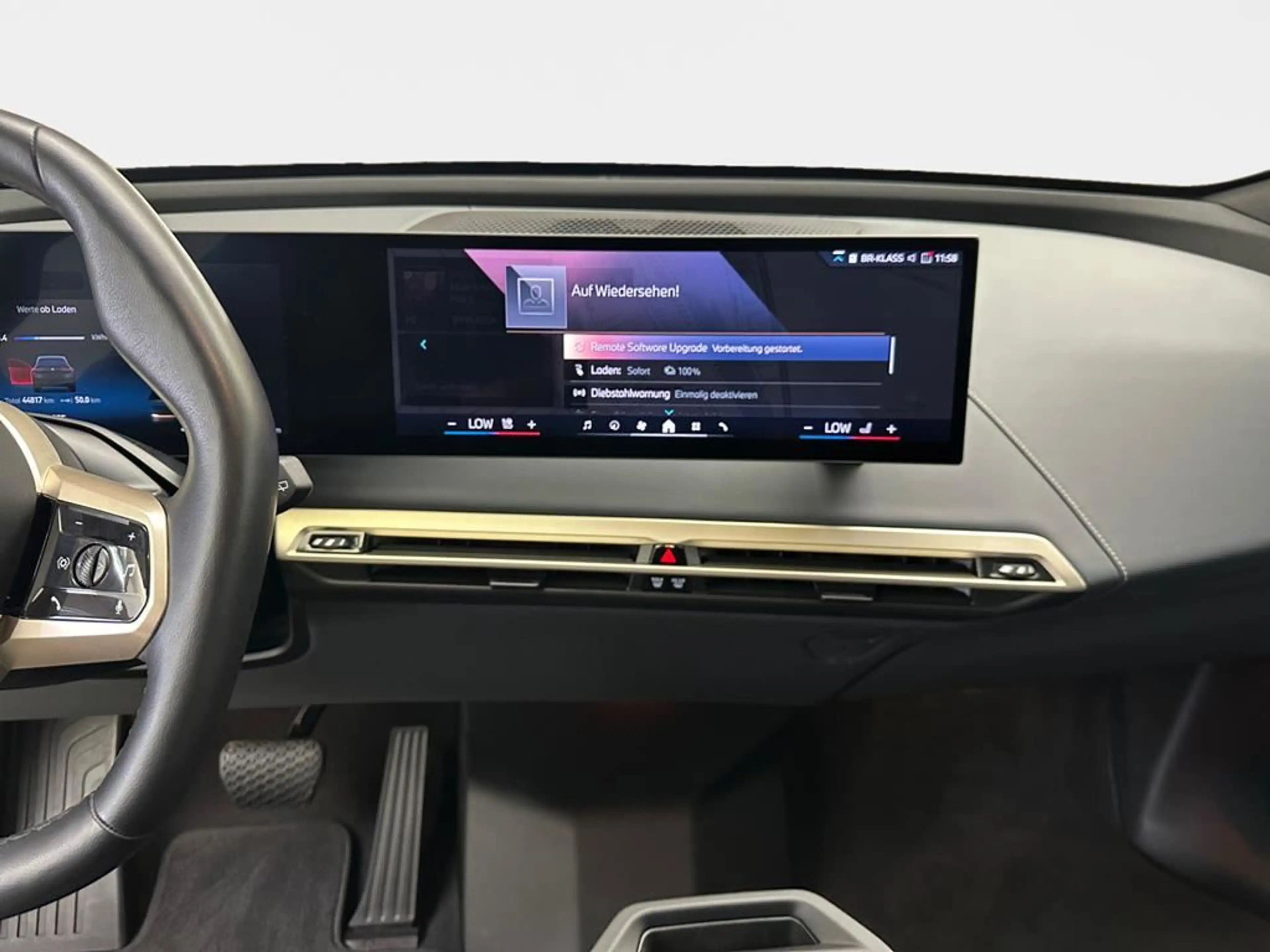 BMW iX Sportpaket — photo 12