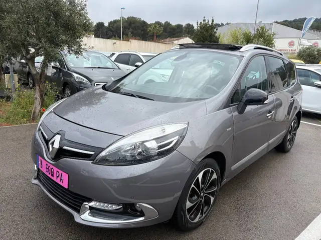 Renault Grand Scenic III (R95) 1.6 dCi 130ch energy Bose Euro6 7 places 2015