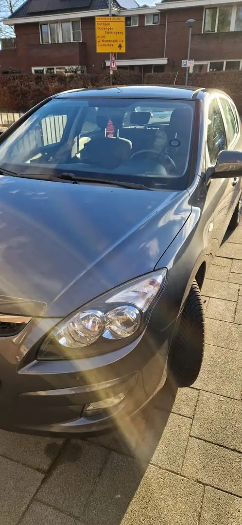 Hyundai i30 i30 1.4i Dynamic Grijs - 1