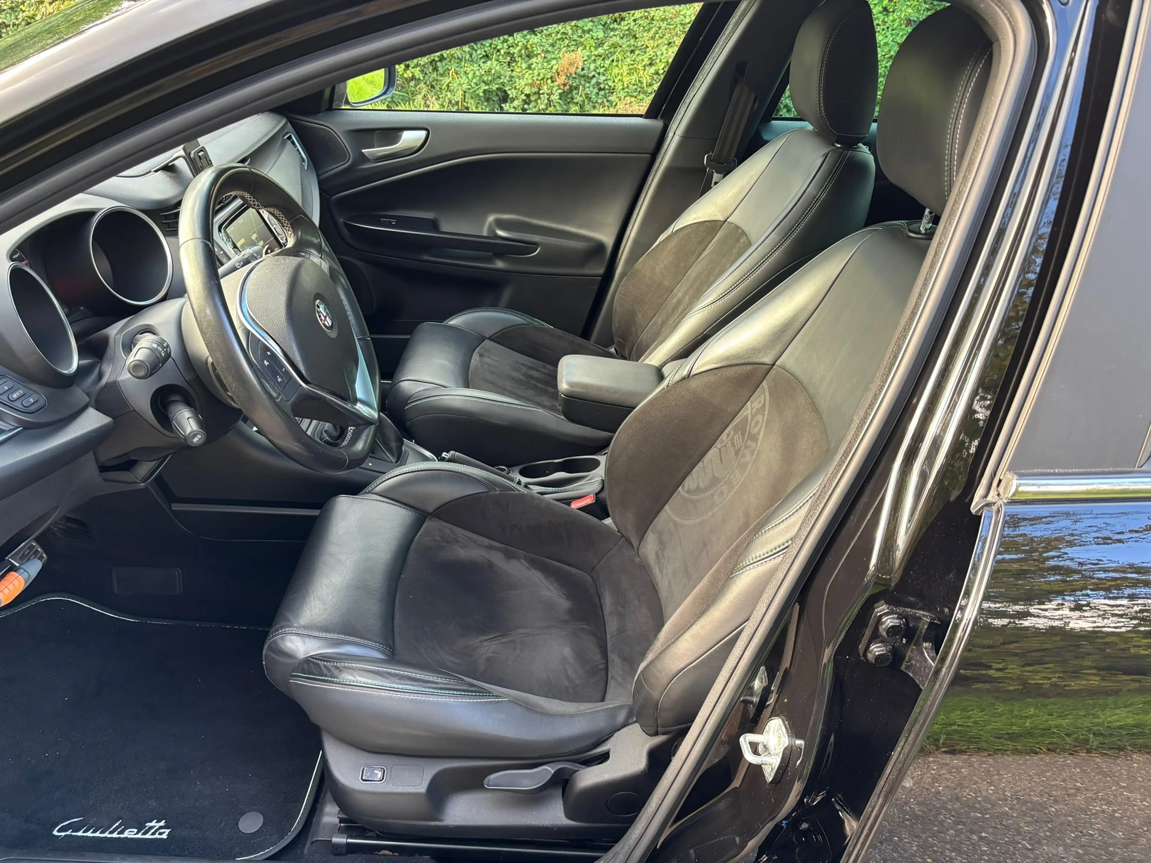 Alfa Romeo Giulietta 1.7 TBi Quadrifoglio Verde Aut/Bose/18''/Xenon — photo 2
