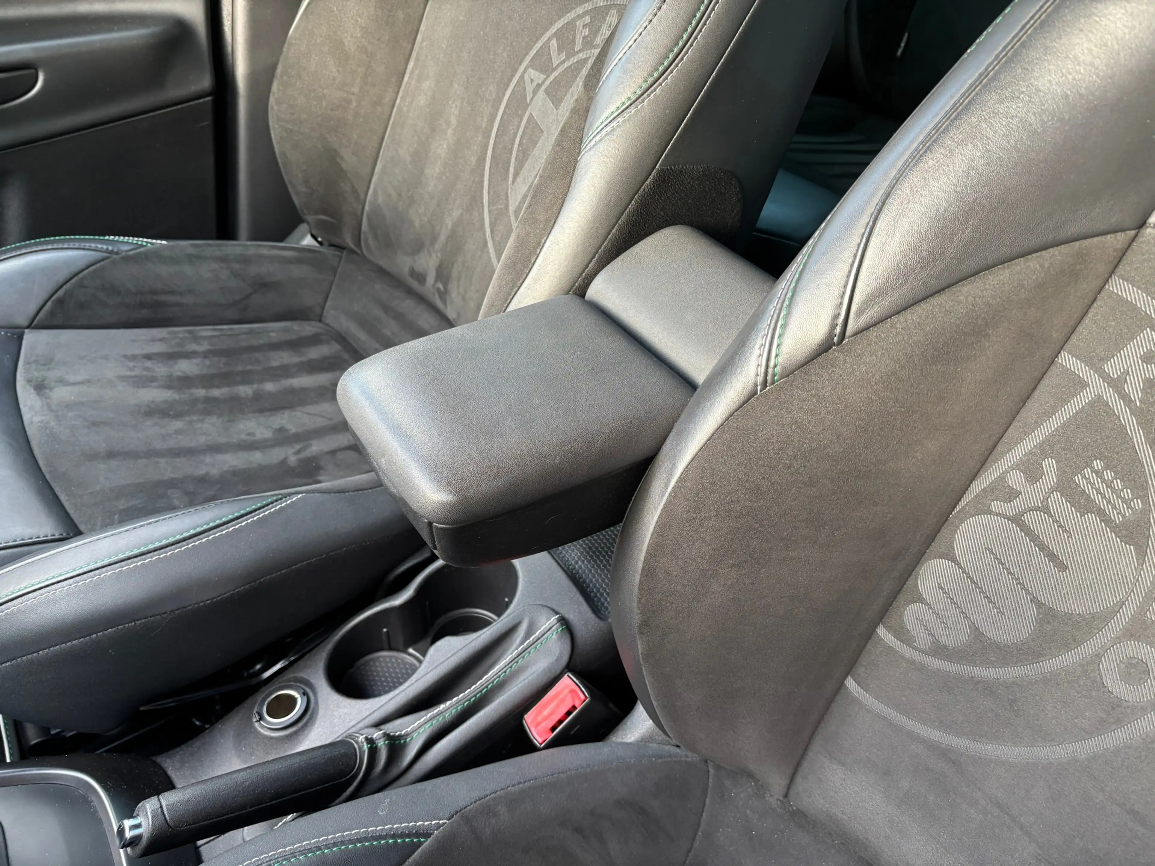 Alfa Romeo Giulietta 1.7 TBi Quadrifoglio Verde Aut/Bose/18''/Xenon — photo 13