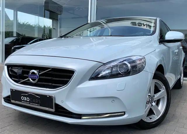 Volvo V40 2.0 D3 150CV / Boite Automatique / Xenon / Gps / Cuir / Clim Auto / Cruise / Radar de Recul / Carnet VOLVO / GARANTIE /