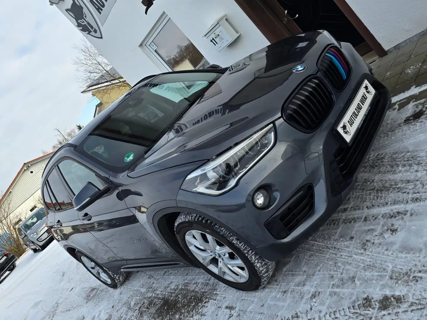 BMW X1 xDrive 20 d Sport Line Grau - 2