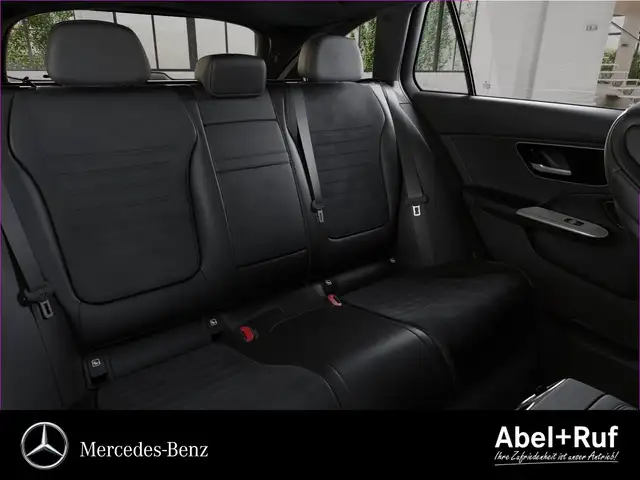 Mercedes-Benz C-Class view 9