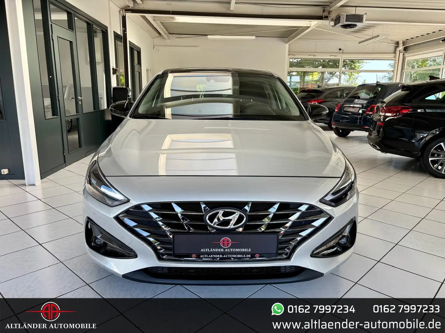 Hyundai i30 Intro Edition 1.5 *LED*Navi*Pano*Kamera Silber - 2