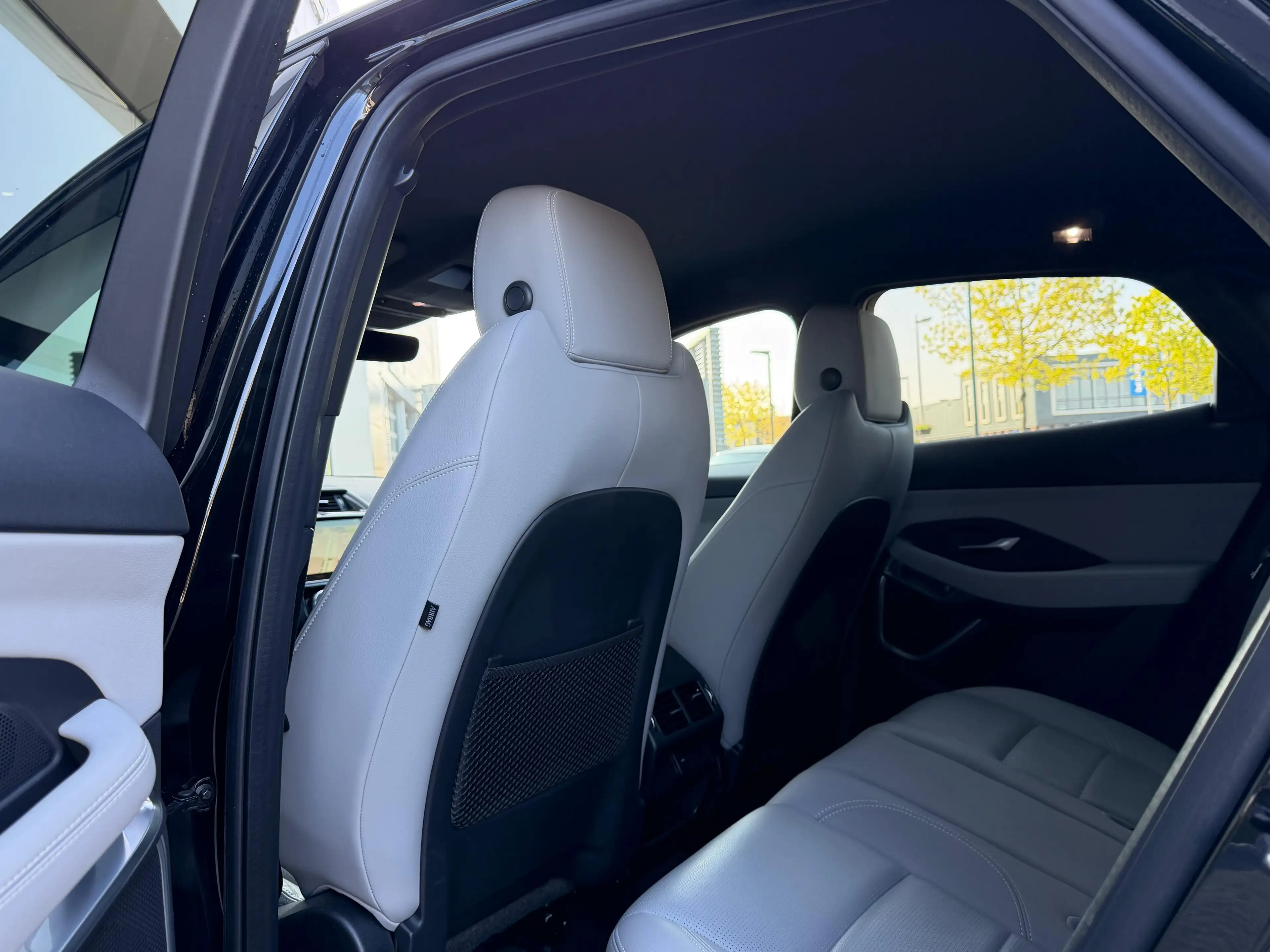 Jaguar E-Pace P300e AWD R-Dynamic SE | Stoelverwarming voor | 19 — photo 14