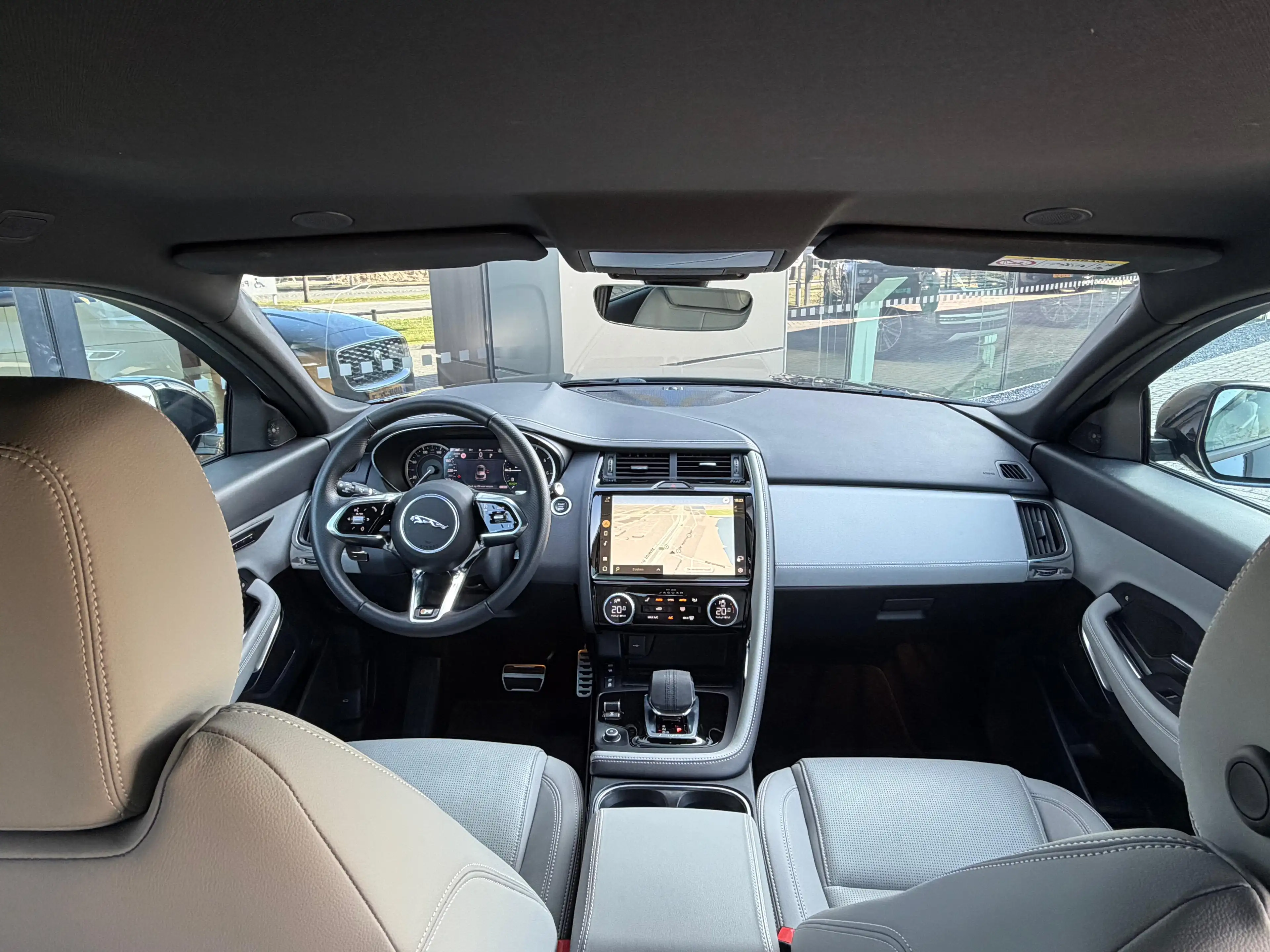 Jaguar E-Pace P300e AWD R-Dynamic SE | Stoelverwarming voor | 19 — photo 11