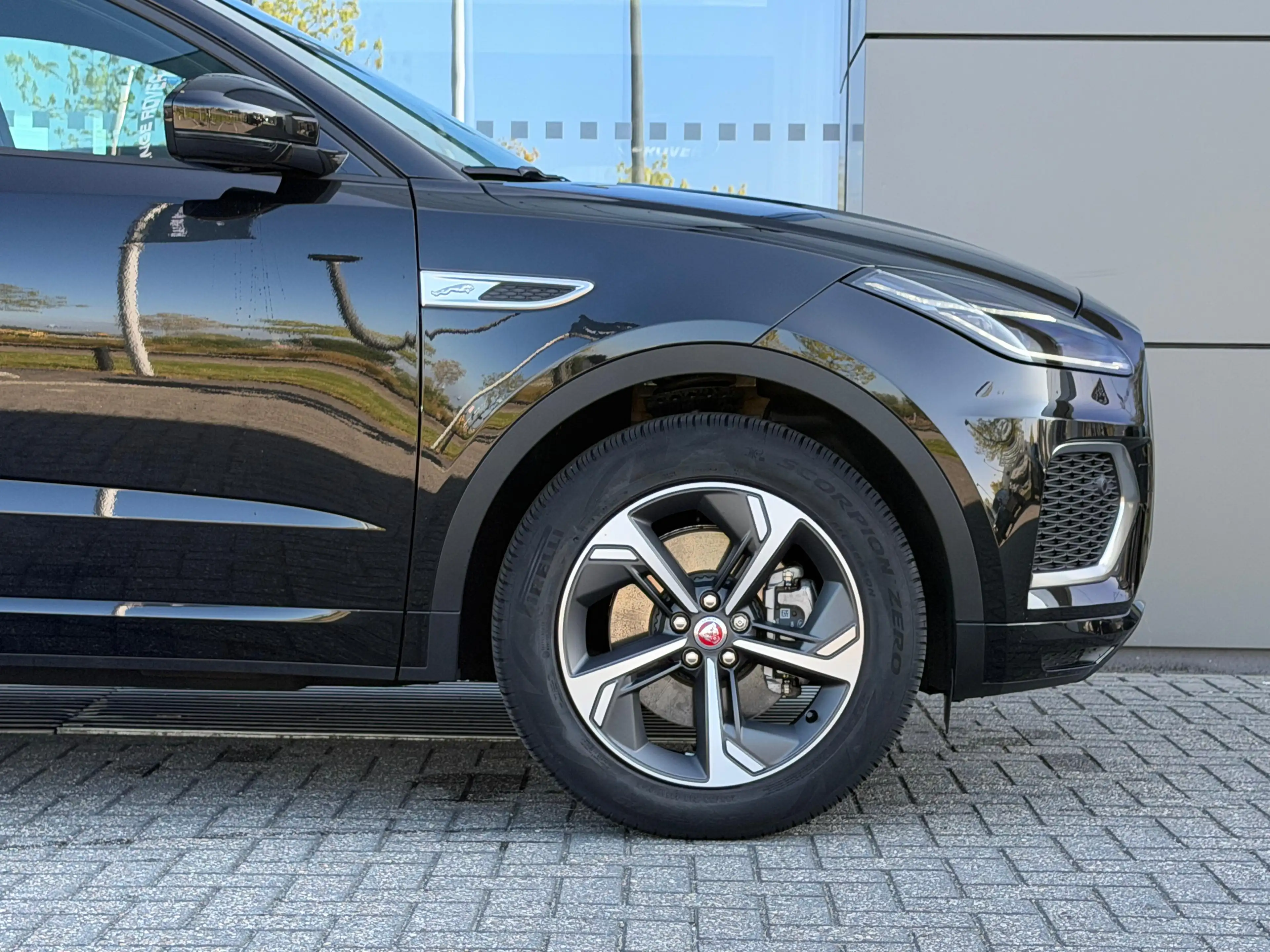 Jaguar E-Pace P300e AWD R-Dynamic SE | Stoelverwarming voor | 19 — photo 7