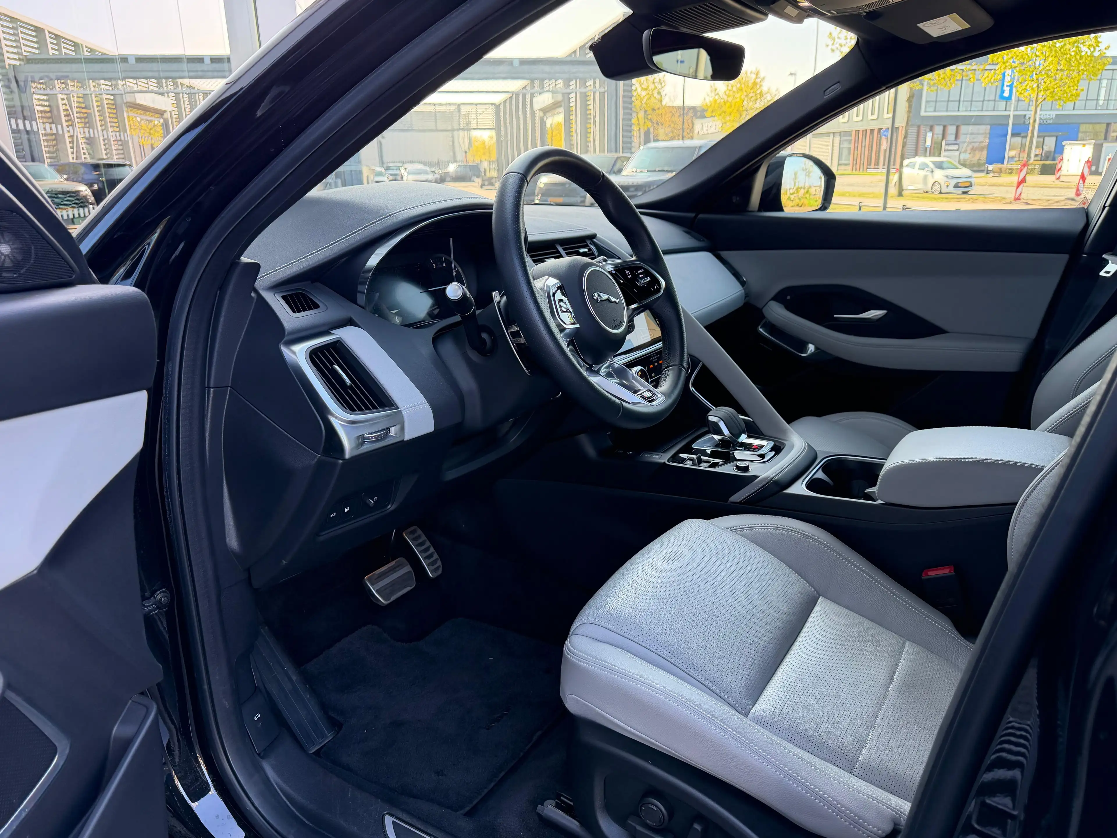 Jaguar E-Pace P300e AWD R-Dynamic SE | Stoelverwarming voor | 19 — photo 12