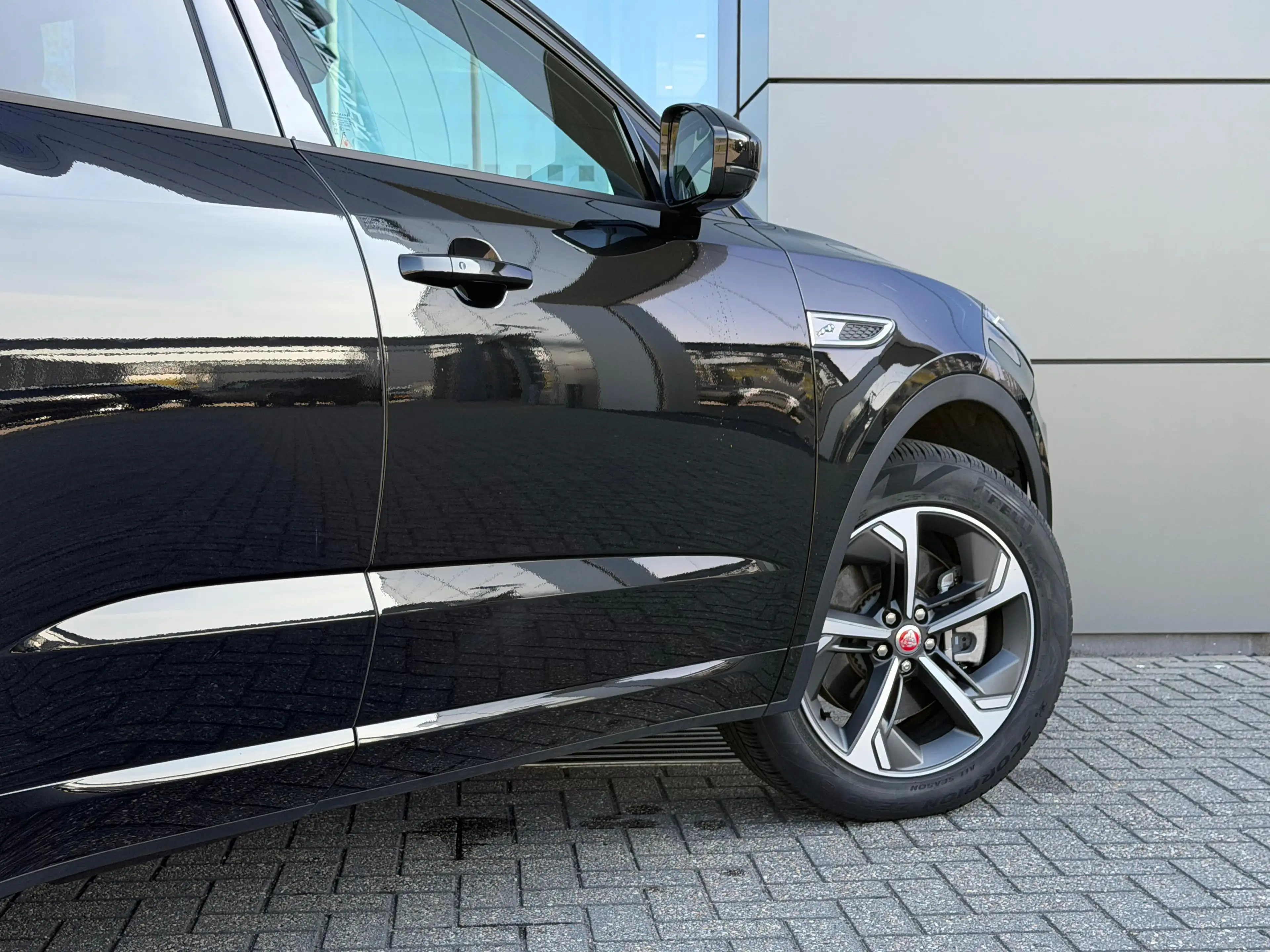 Jaguar E-Pace P300e AWD R-Dynamic SE | Stoelverwarming voor | 19 — photo 8