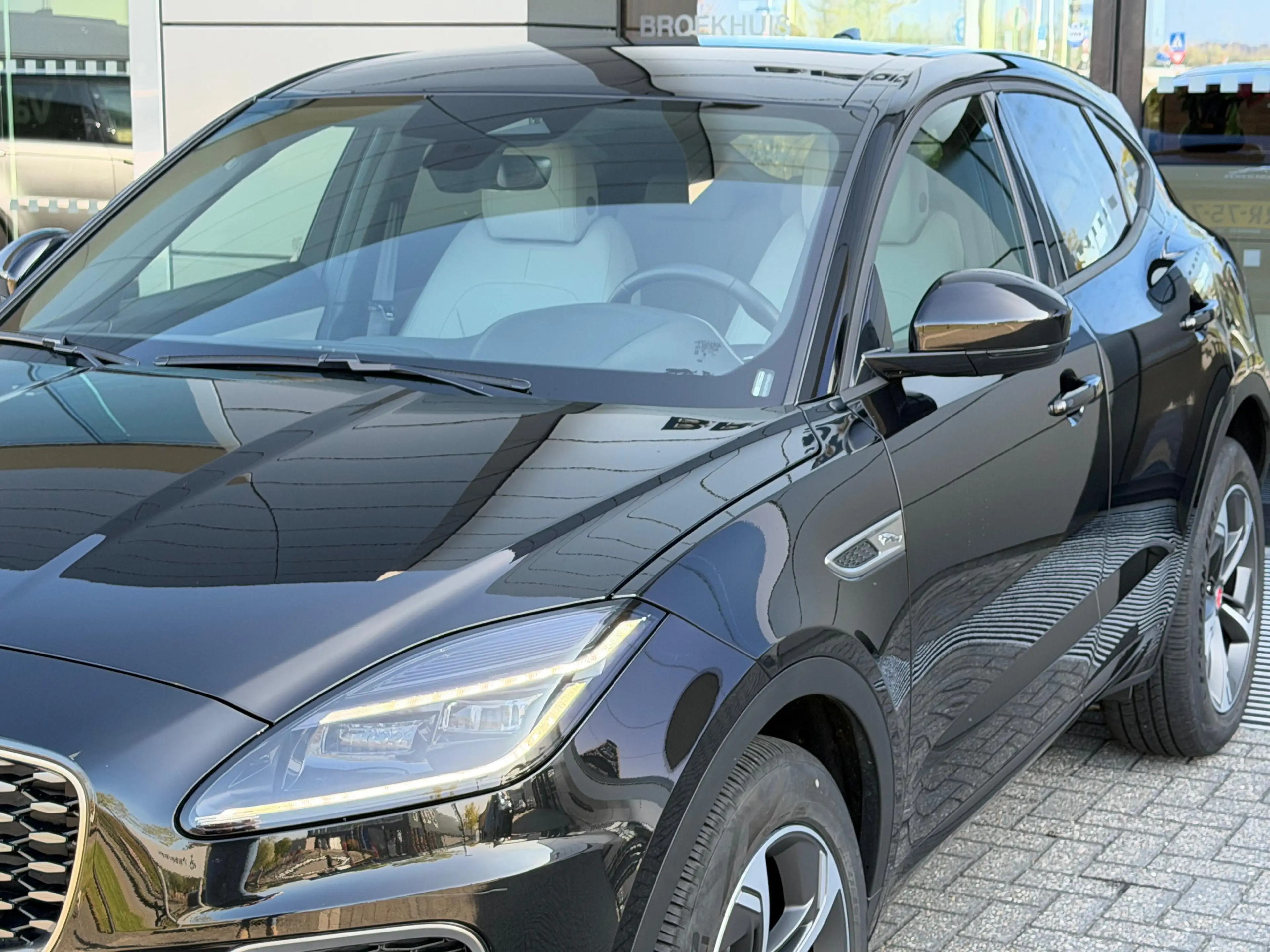 Jaguar E-Pace P300e AWD R-Dynamic SE | Stoelverwarming voor | 19 — photo 9