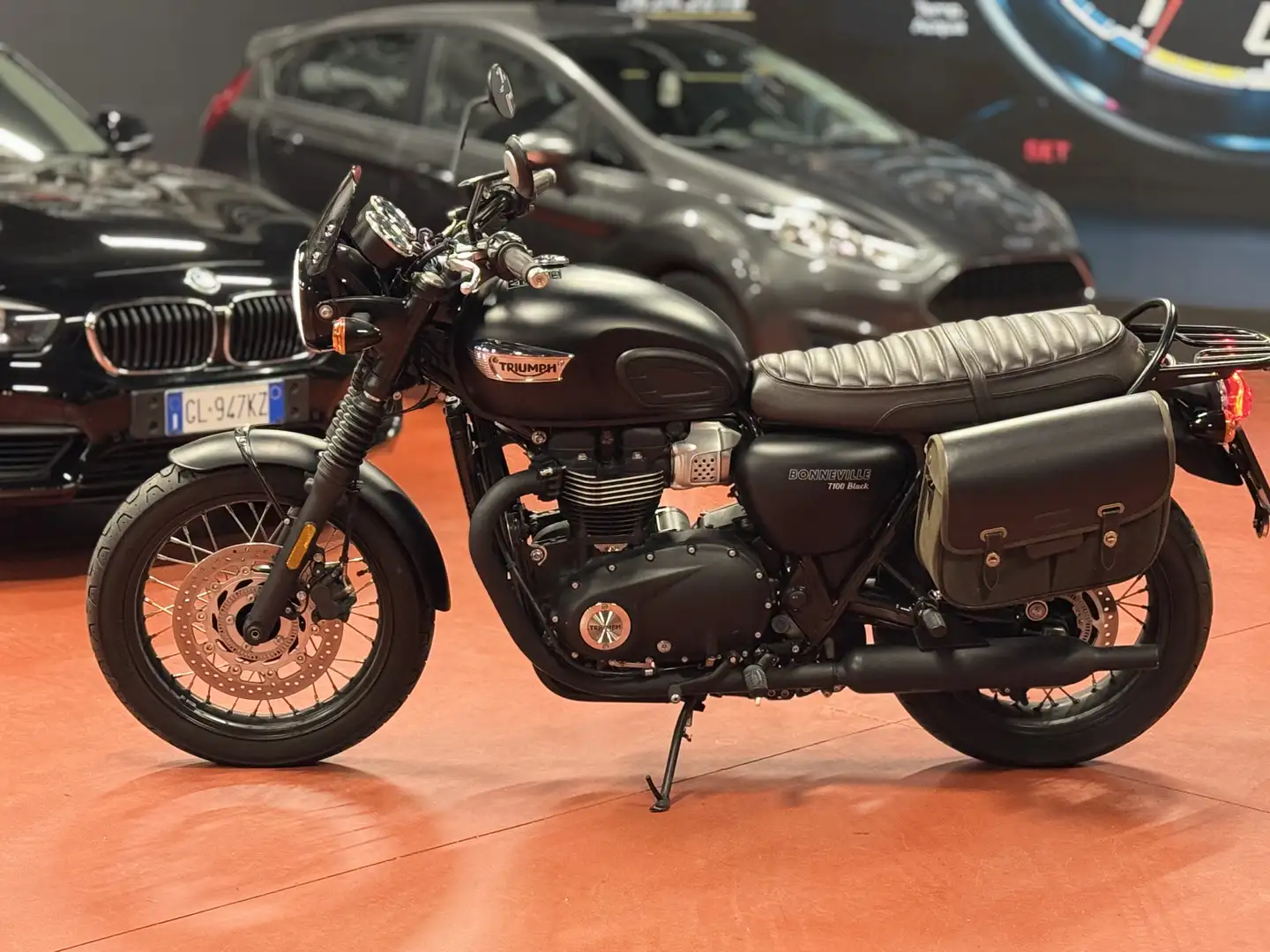 Triumph Bonneville T100 Total Black - 2