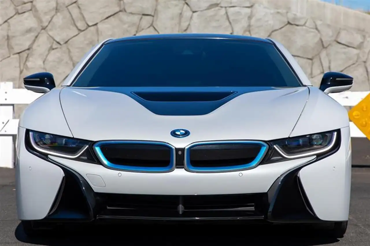 2016 BMW i8