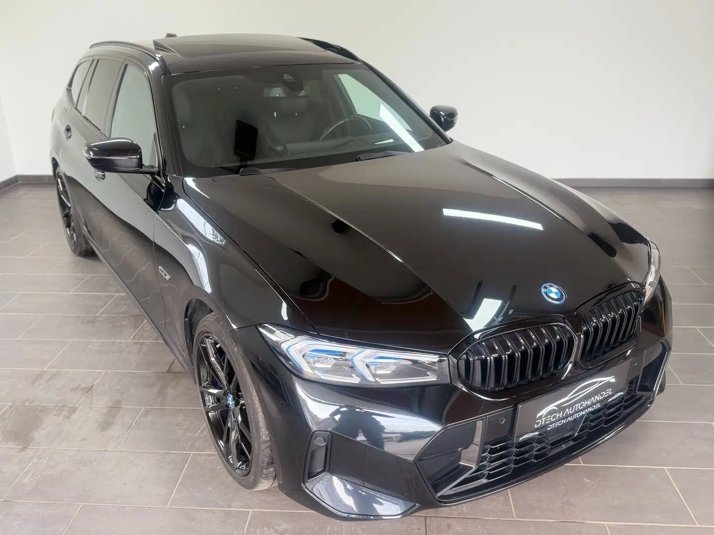 BMW 330 330e xDrive MSport/AHK/HUD/KEYLESS/PANO/H&K/MEMORY Schwarz - 2