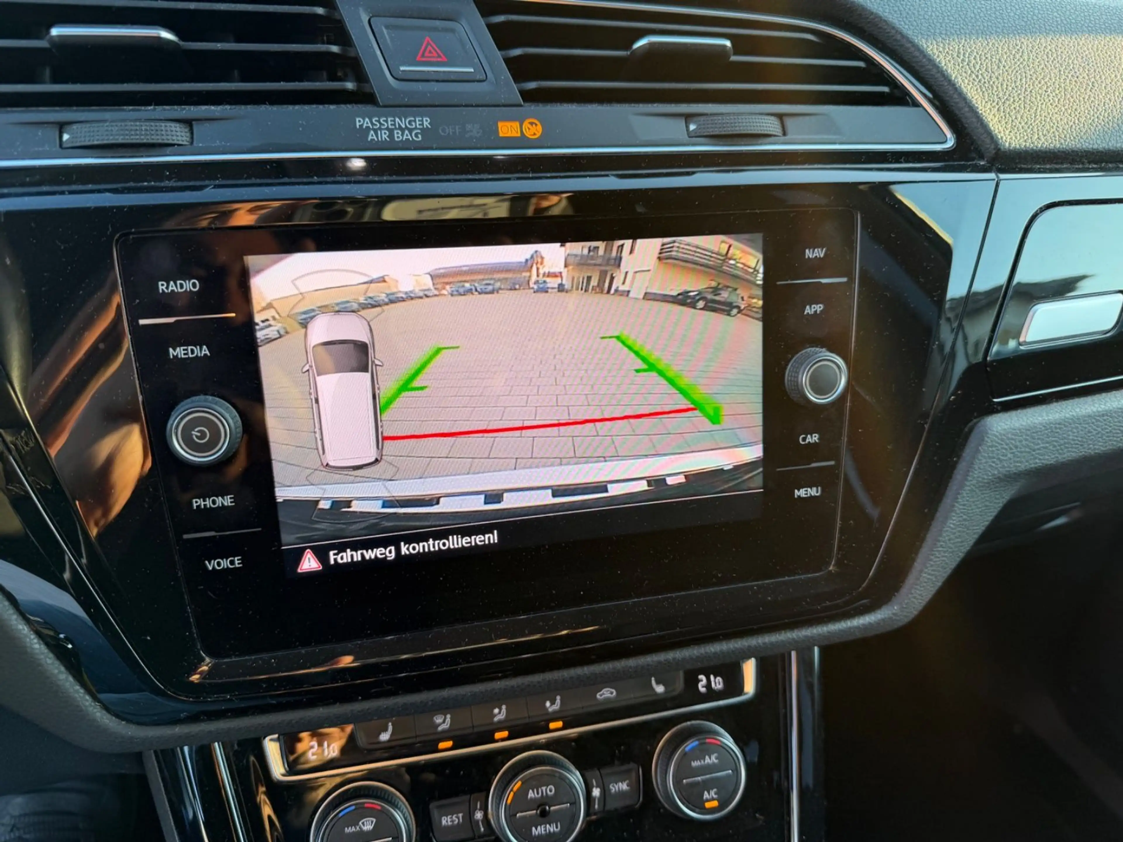 Volkswagen Touran 1.4 TSI DSG R-Line 7Sitze Navi Kamera LED — photo 10