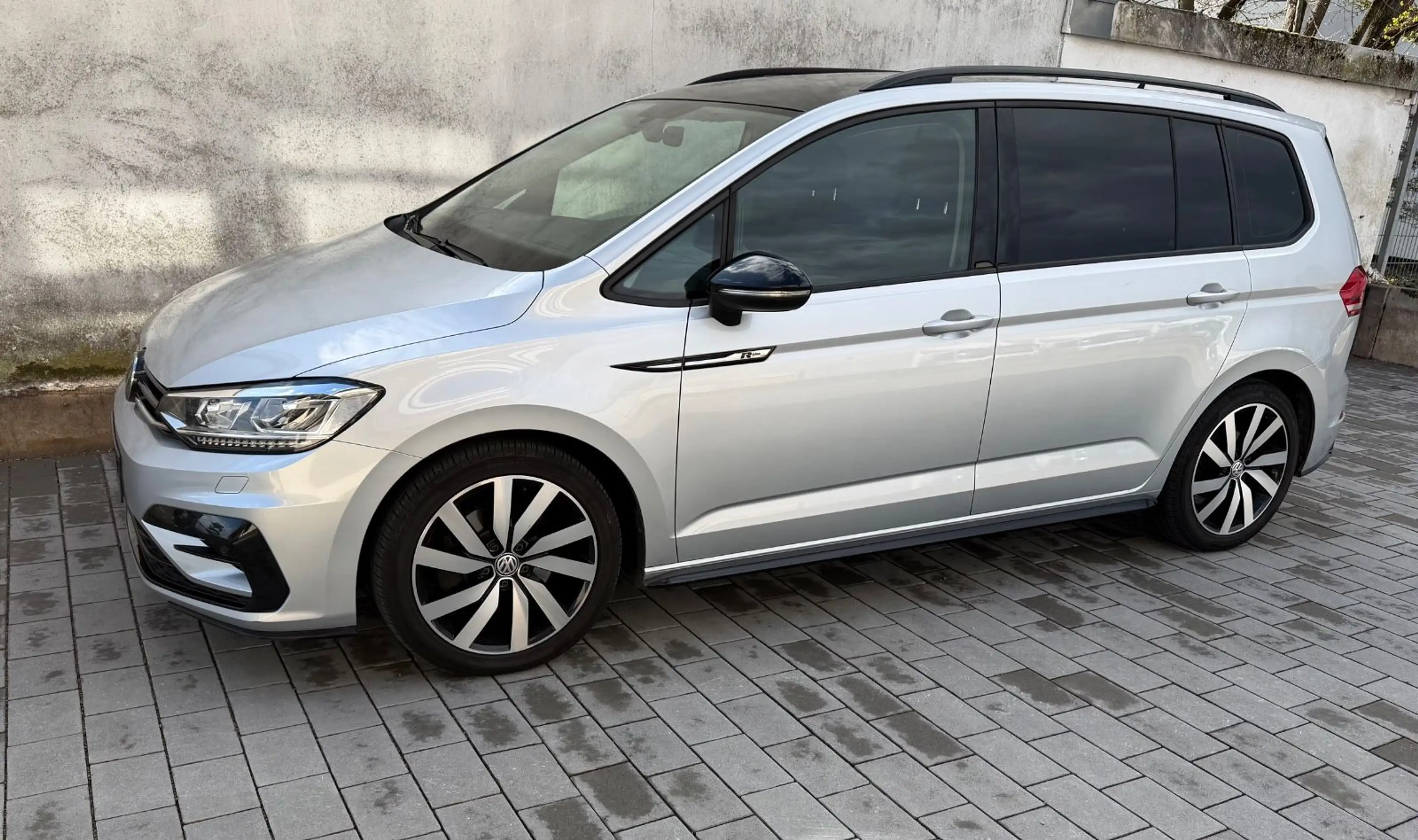 Volkswagen Touran 1.4 TSI DSG R-Line 7Sitze Navi Kamera LED — photo 4