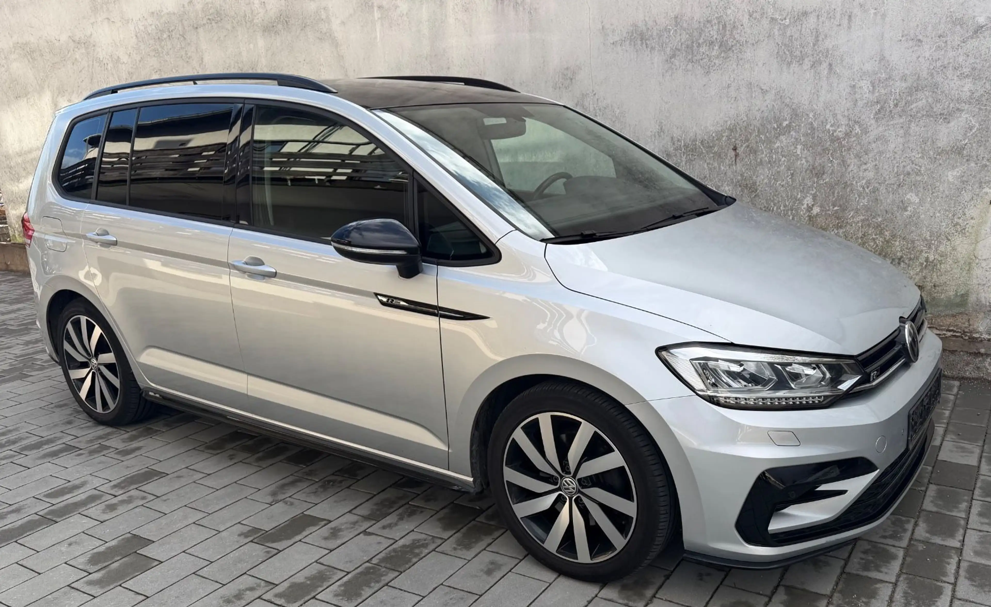 Volkswagen Touran 1.4 TSI DSG R-Line 7Sitze Navi Kamera LED