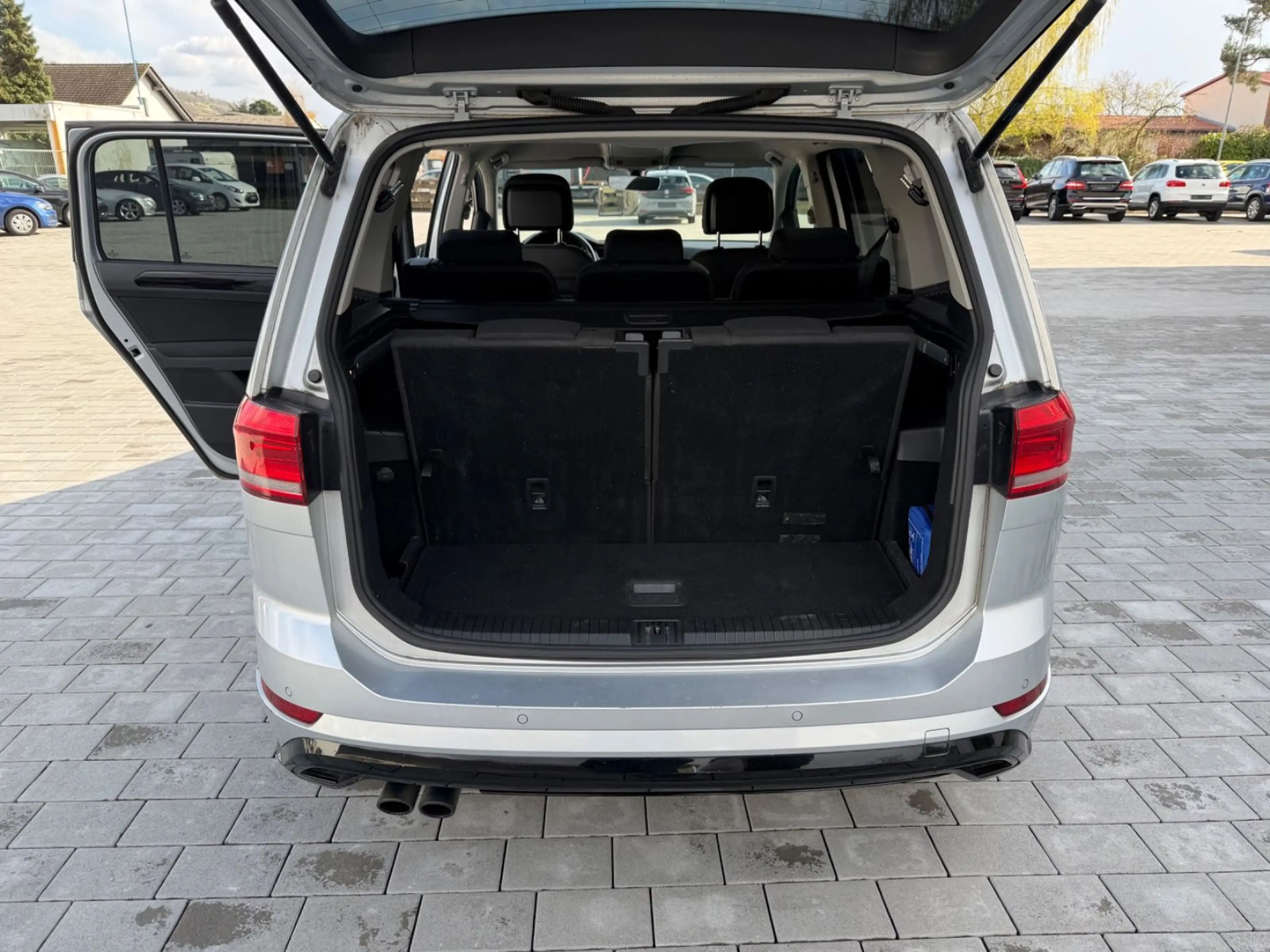 Volkswagen Touran 1.4 TSI DSG R-Line 7Sitze Navi Kamera LED — photo 9