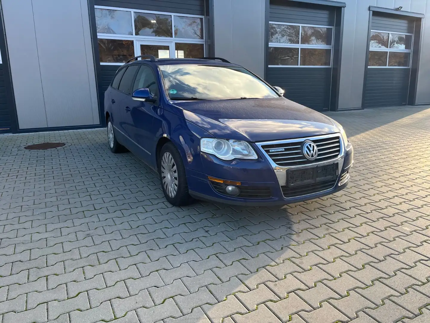 Volkswagen Passat Variant BlueMotion Bleu - 2