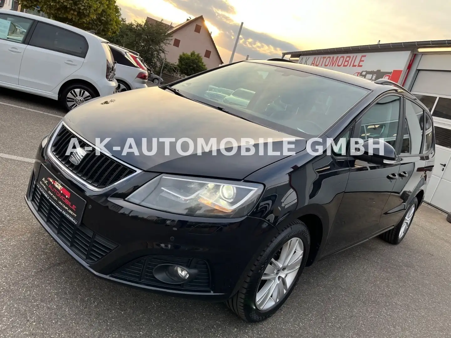 SEAT Alhambra Style*TEMPO*BI-XENON*SHZ*PDC*AHK* Schwarz - 1