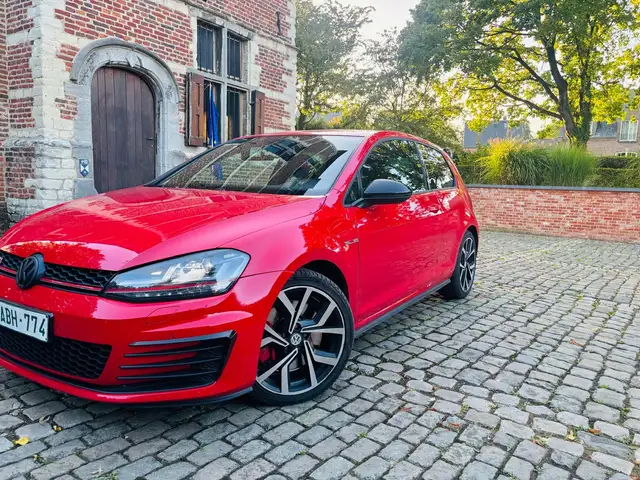 Volkswagen Golf GTI Golf 2.0 TSI Performance