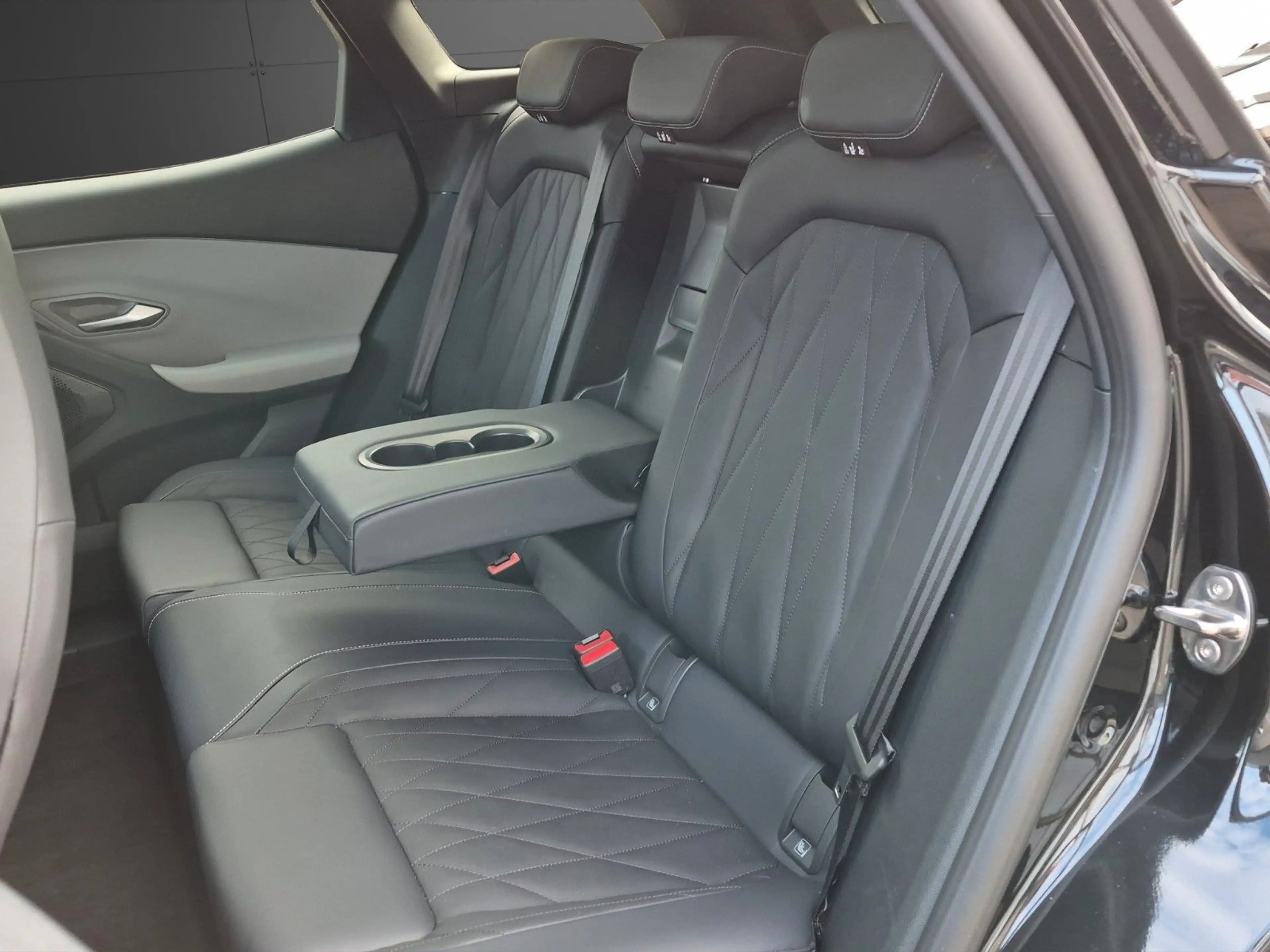Ford Explorer Premium RWD 77kWh *AHK-HUD-Memory-Pano* — photo 11