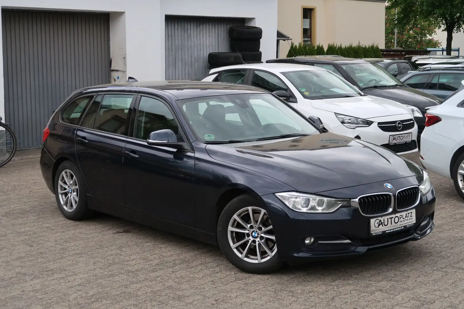 BMW 320 d Touring  *XENON *NAVI *TEMPOMAT *KLIMAAUTO. Azul - 2