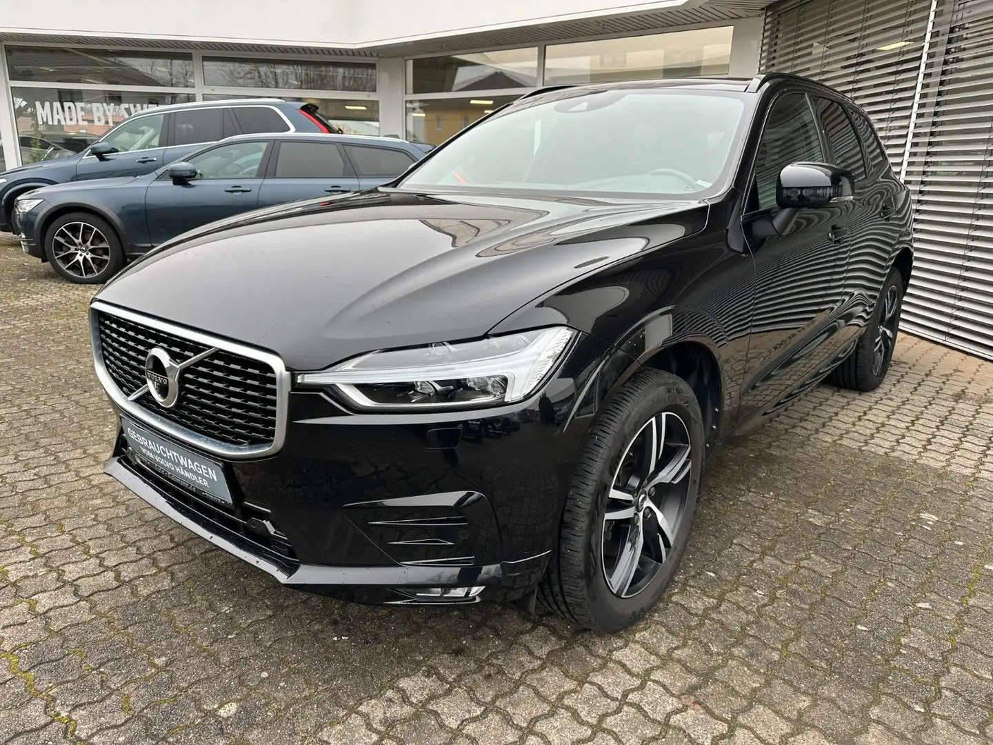 Volvo XC60 B5*R Design*AWD*IntelliSafePro*Standh*Licht Schwarz - 1