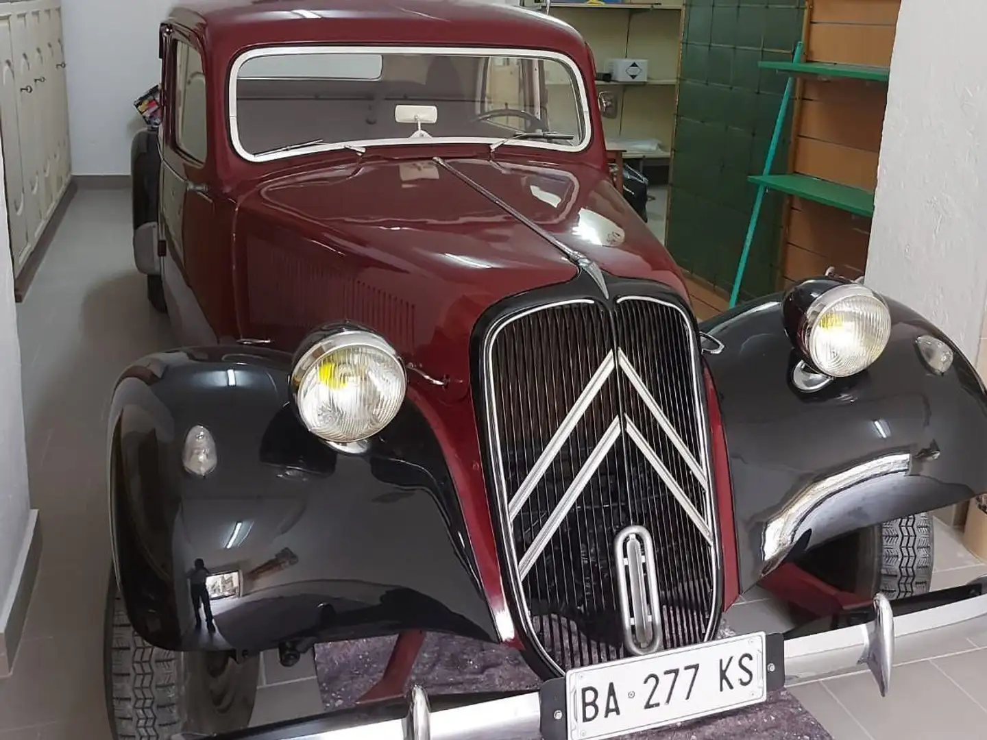 Citroen Traction Avanti 11B - 1