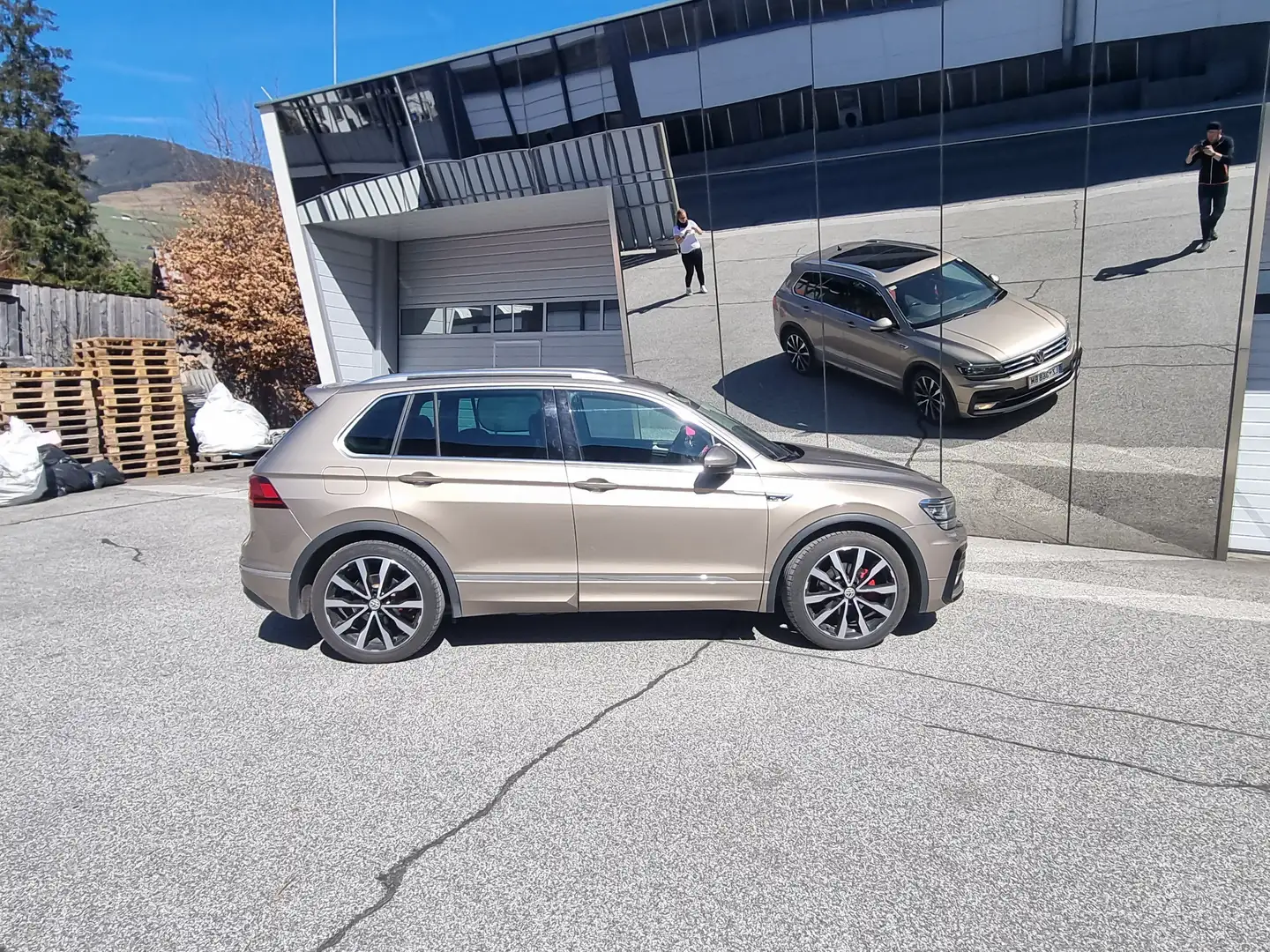 Volkswagen Tiguan Tiguan 2,0 TDI SCR 4Motion Highline Highline brončana - 2