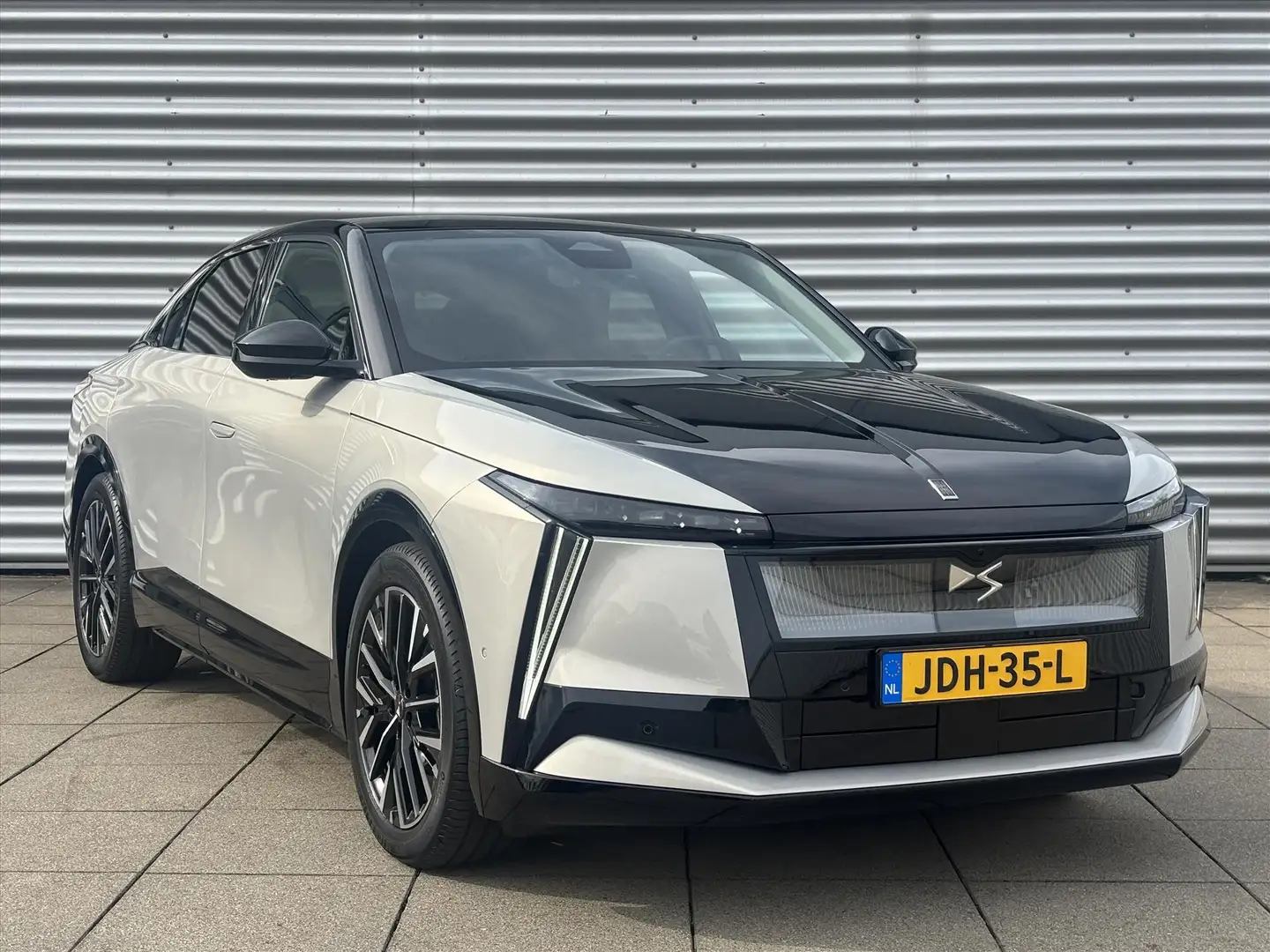 DS Automobiles N°8 73,7 kWh 230pk Etoile Navigatie | Stoelverwarming Gris - 2