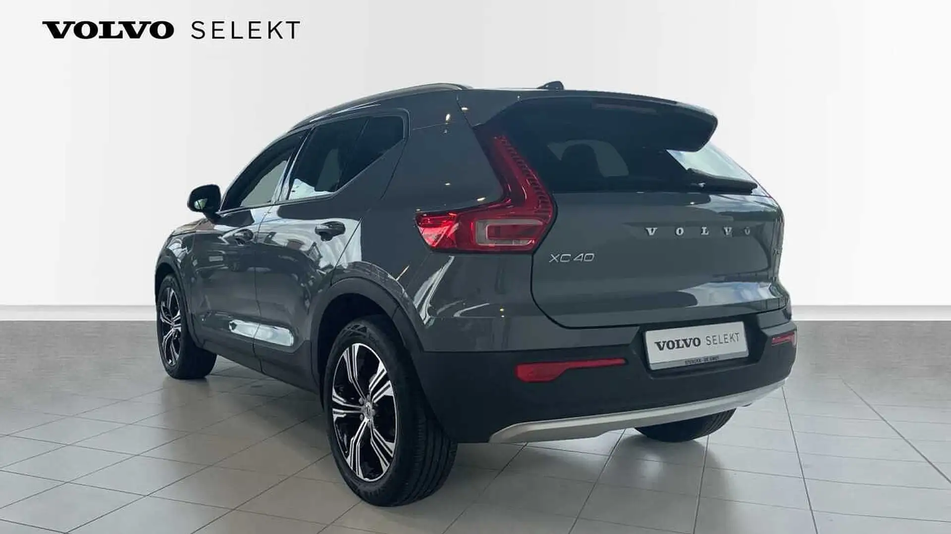 Volvo XC40 Momentum Pro, T3 Automatic + Navi + Leder + Intell Gris - 2