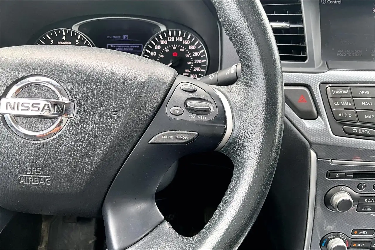 Nissan Pathfinder photo Nissan Pathfinder