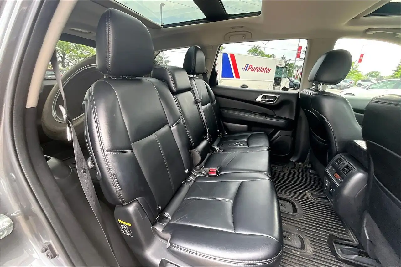Nissan Pathfinder photo Nissan Pathfinder