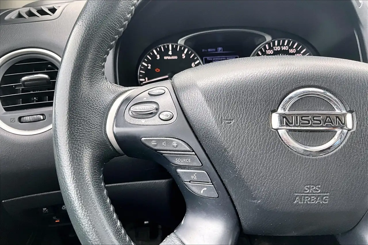 Nissan Pathfinder photo Nissan Pathfinder
